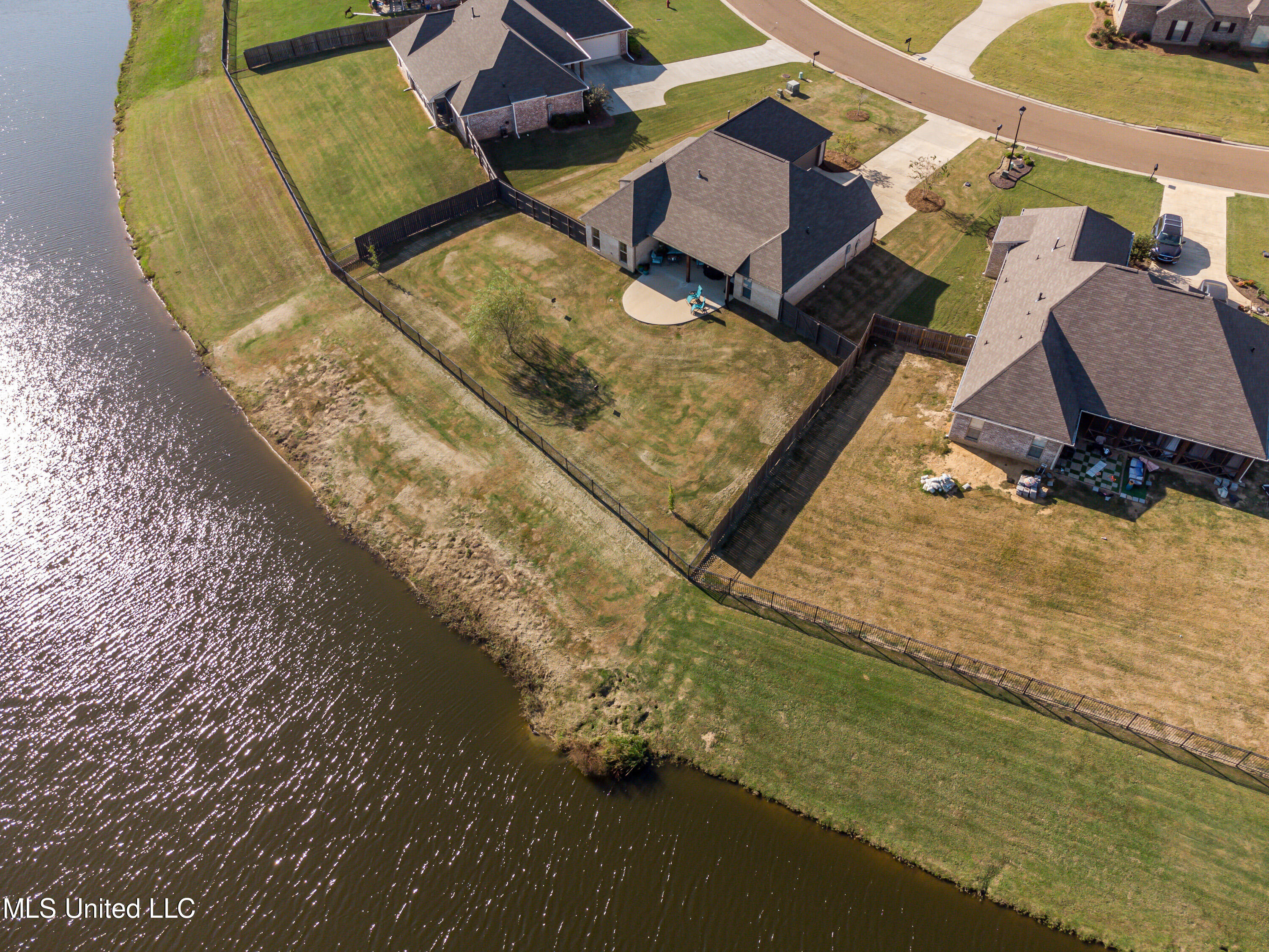 Madison, Mississippi 39110, United States, 3 Bedrooms Bedrooms, ,2 BathroomsBathrooms,Residential,Pending,39599