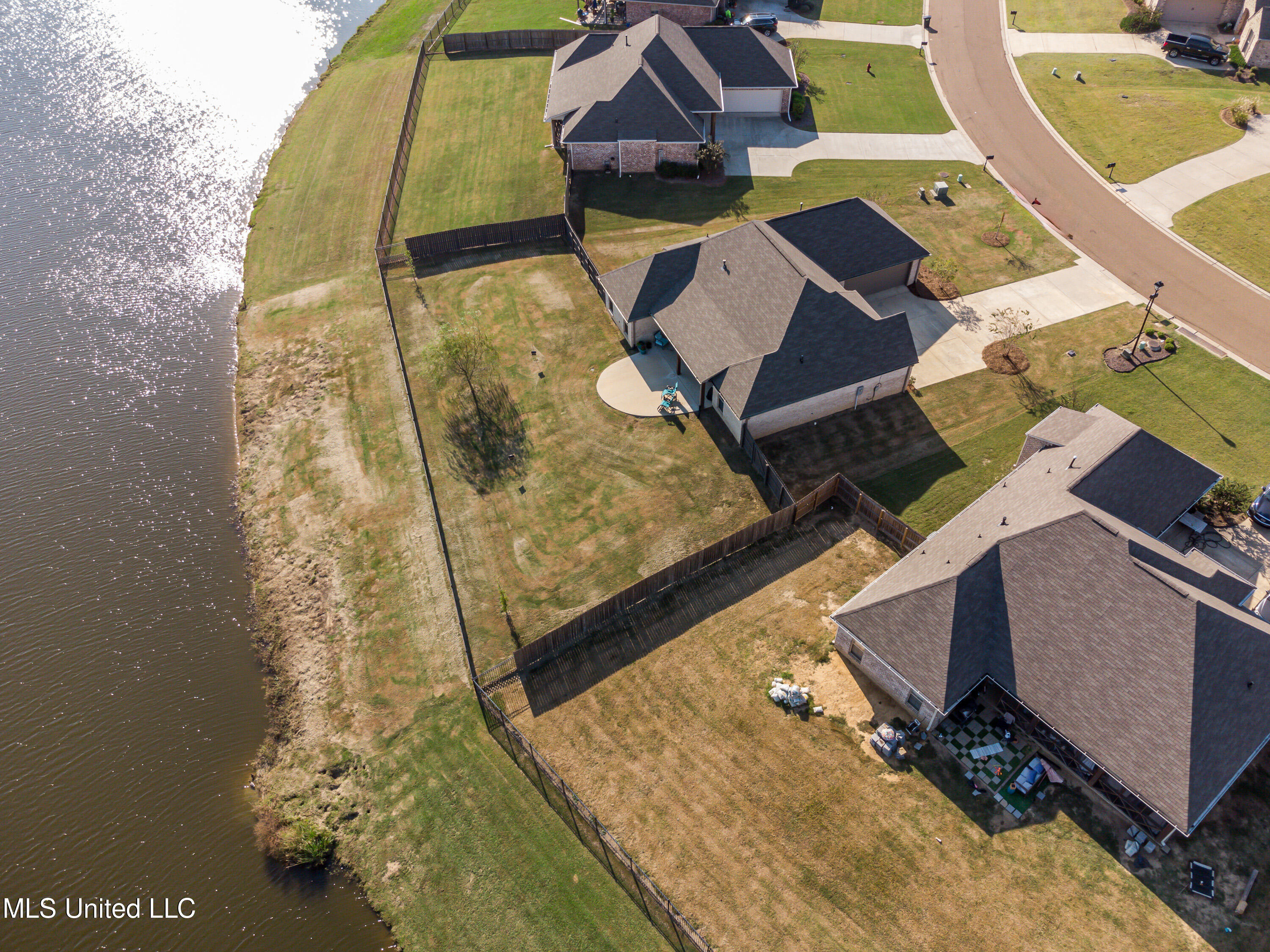 Madison, Mississippi 39110, United States, 3 Bedrooms Bedrooms, ,2 BathroomsBathrooms,Residential,Pending,39599