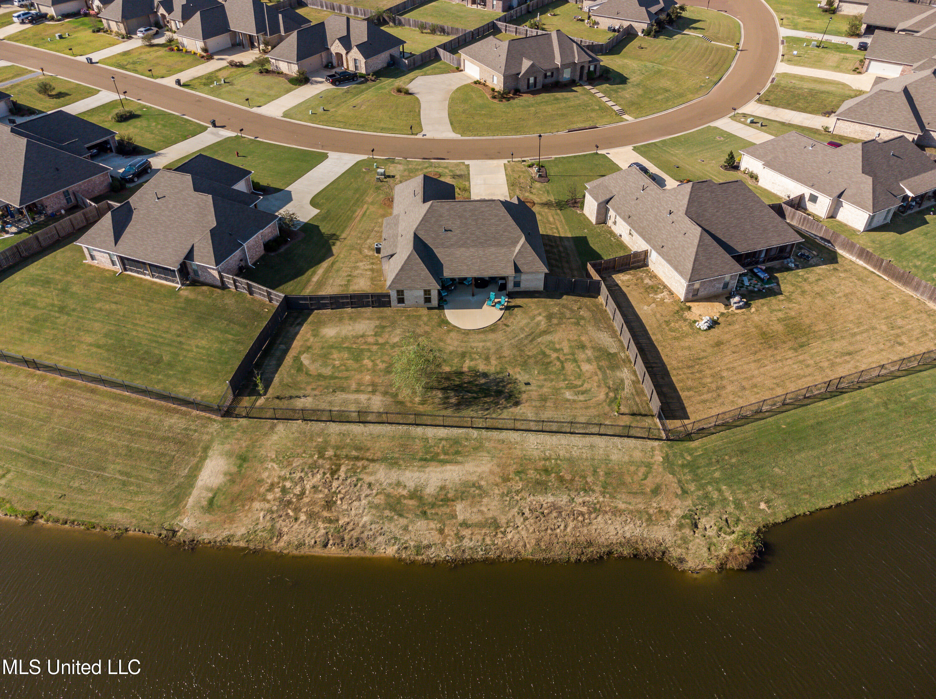 Madison, Mississippi 39110, United States, 3 Bedrooms Bedrooms, ,2 BathroomsBathrooms,Residential,Pending,39599