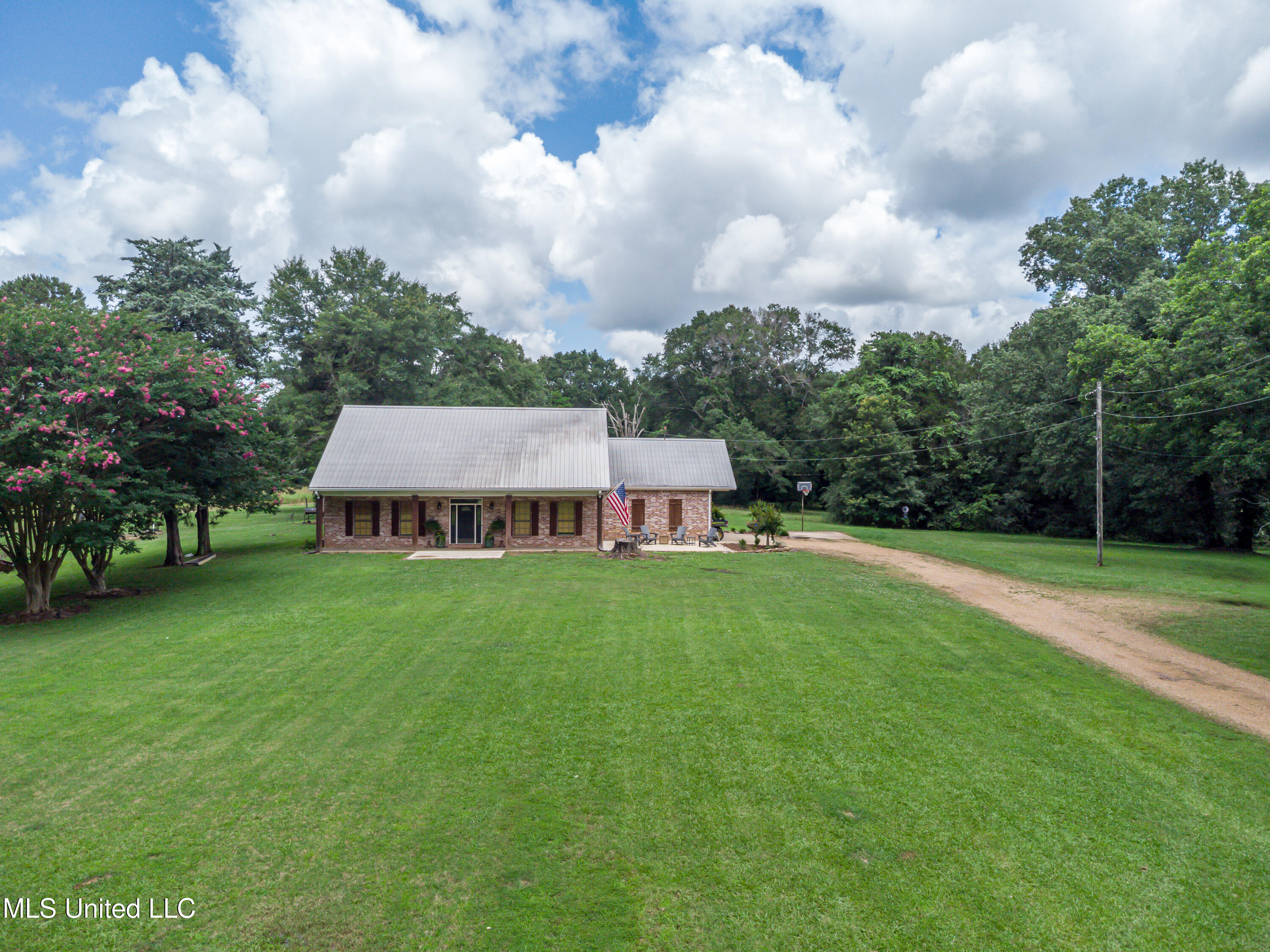 4661 Wildwood Road, Benton, Mississippi image 2