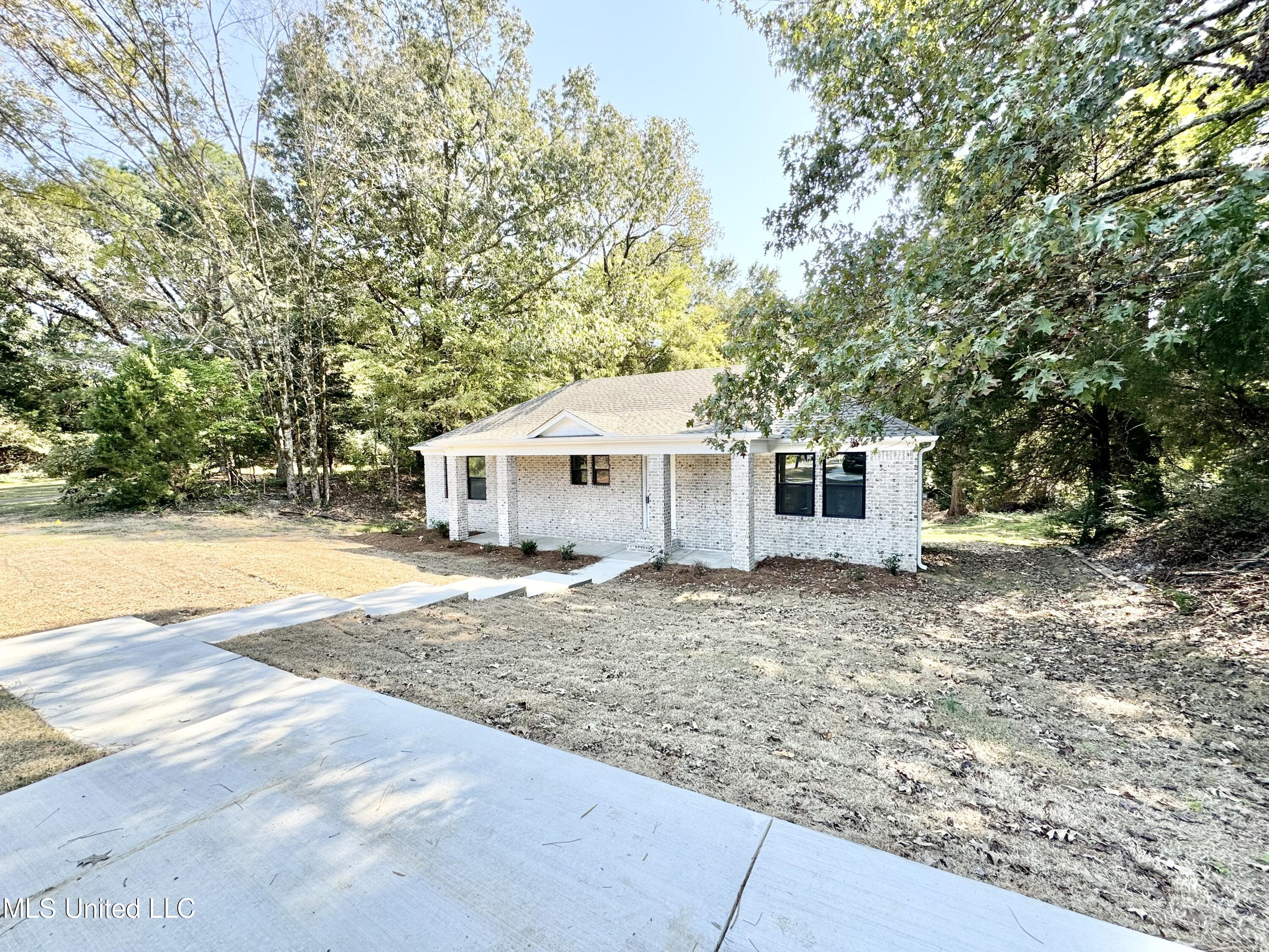 573 S Thunderbird Drive, Hernando, Mississippi image 3