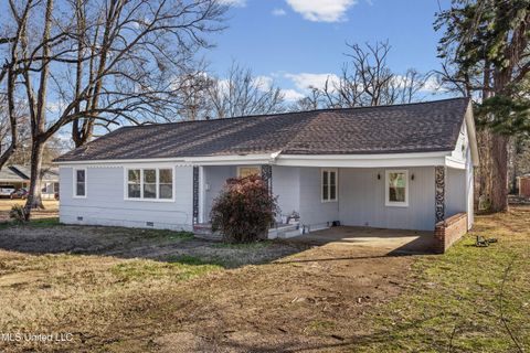 Homes For Sale - 210 West Street<br/> Batesville, MS 38606