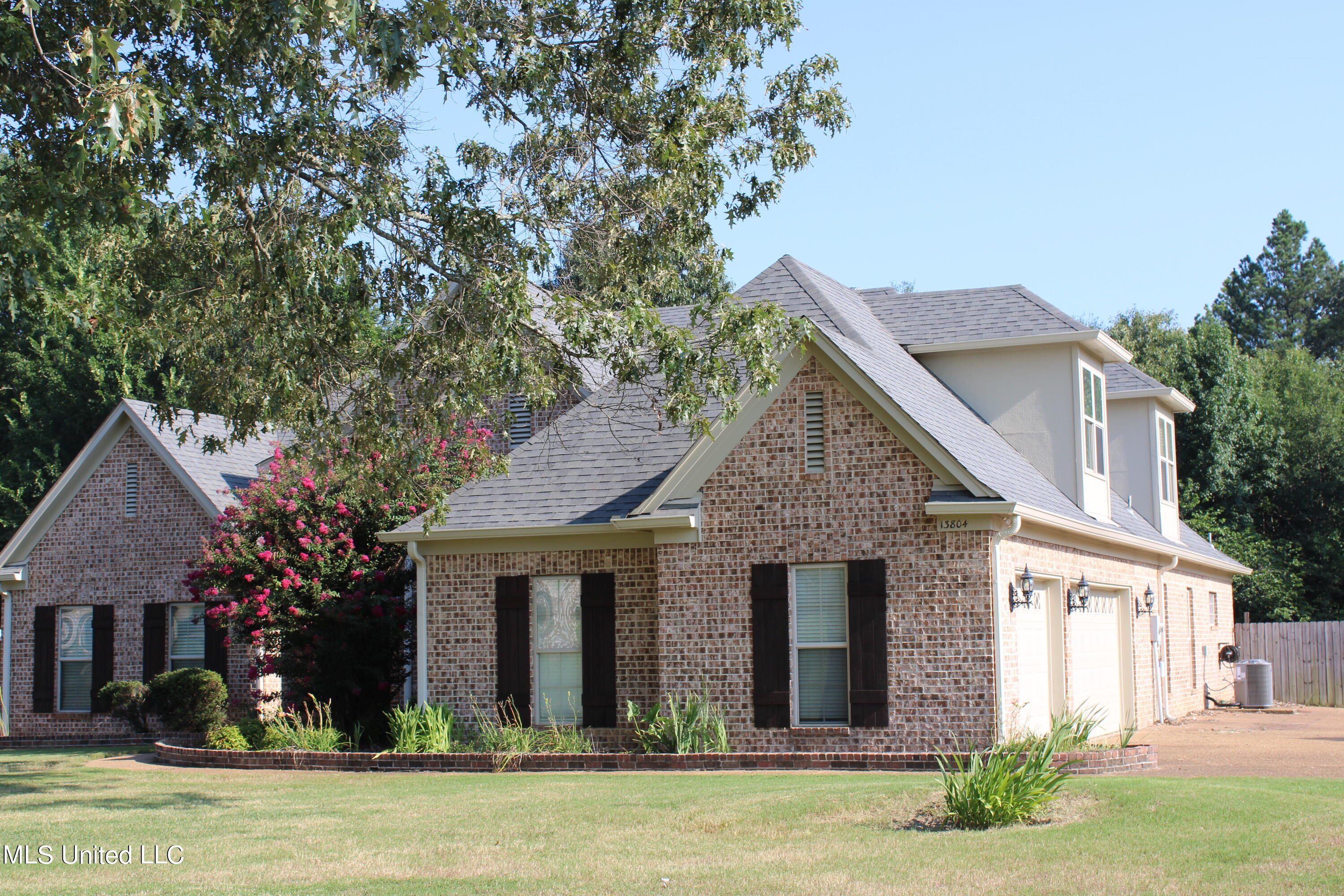 13804 Whispering Pines Drive, Olive Branch, Mississippi image 3