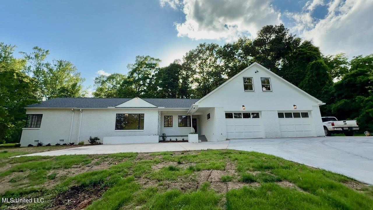 112 Louis Wilson Drive, Brandon, Mississippi image 1
