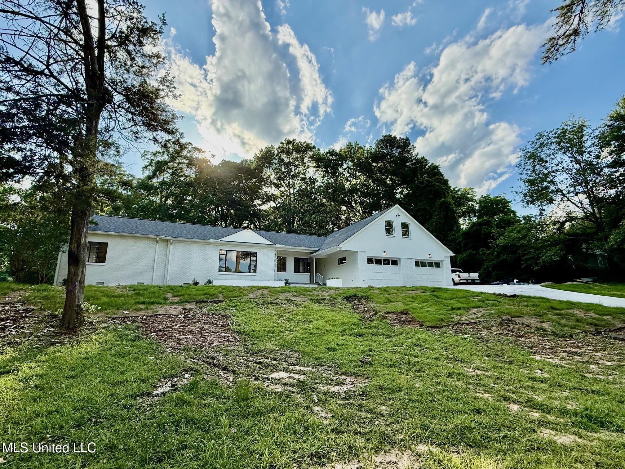 112 Louis Wilson Drive, Brandon, Mississippi image 2