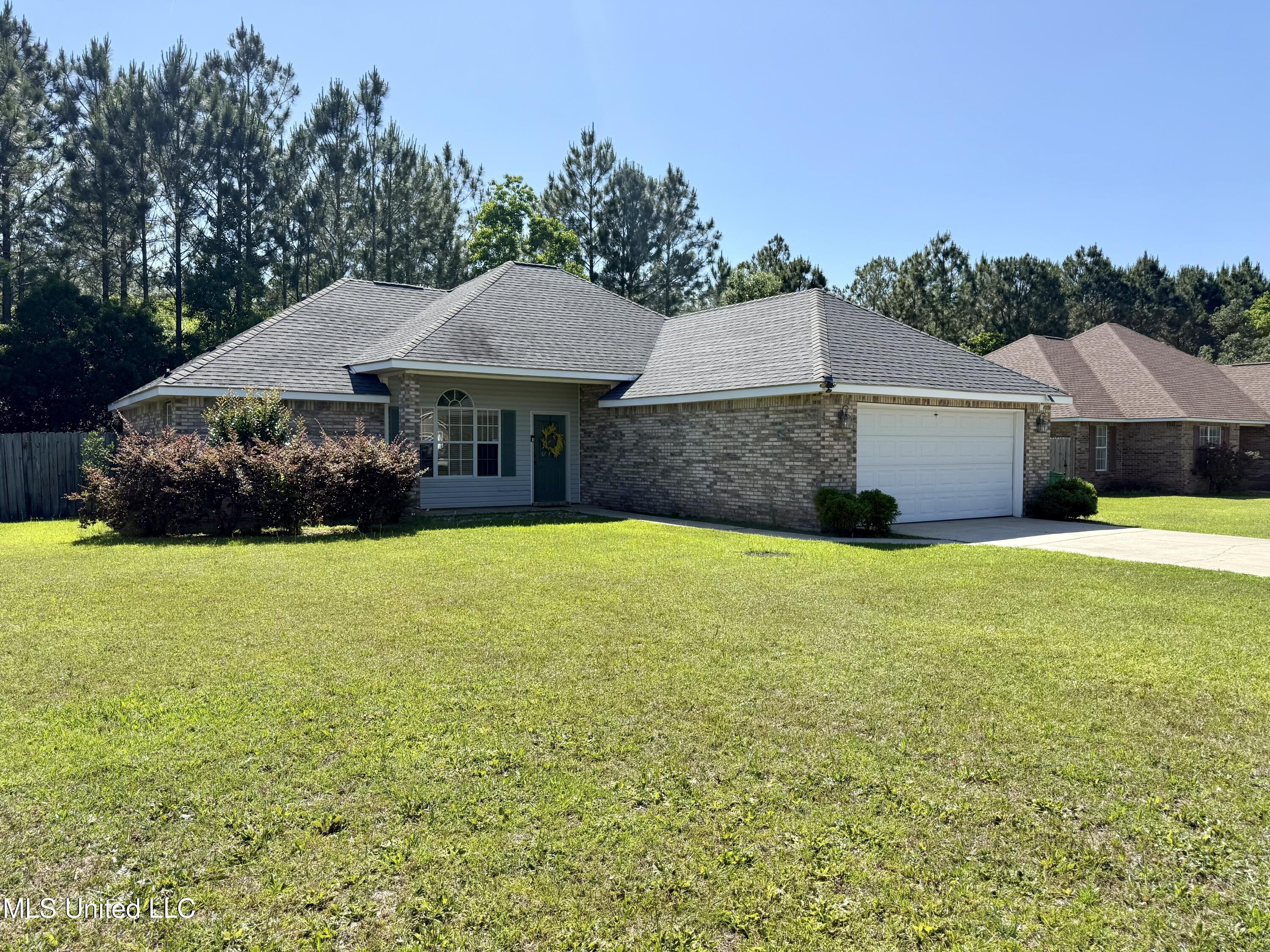 6925 Pinehurst Drive, Ocean Springs, Mississippi image 2