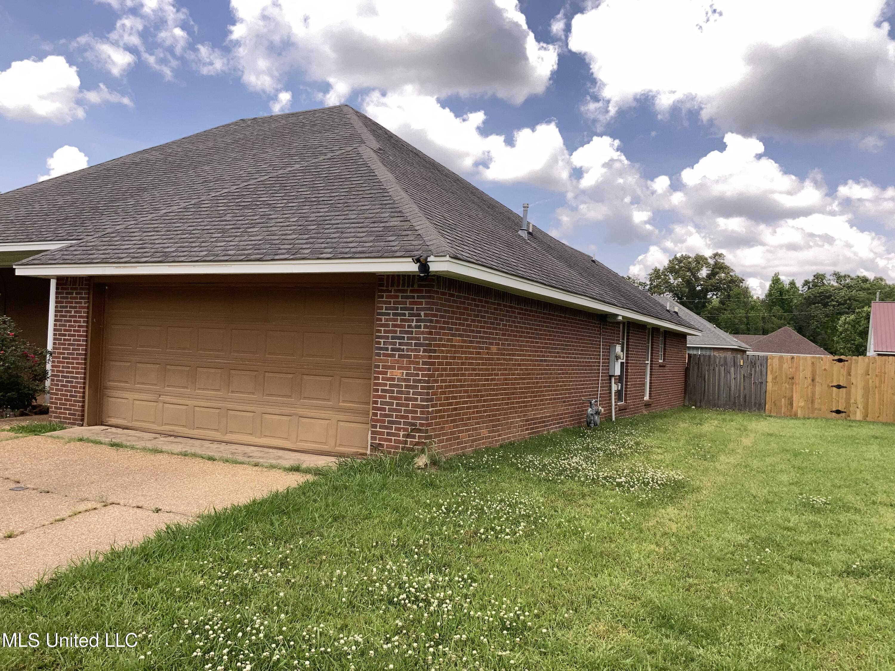 552 Hillandale Dr Dr, Jackson, Mississippi image 3