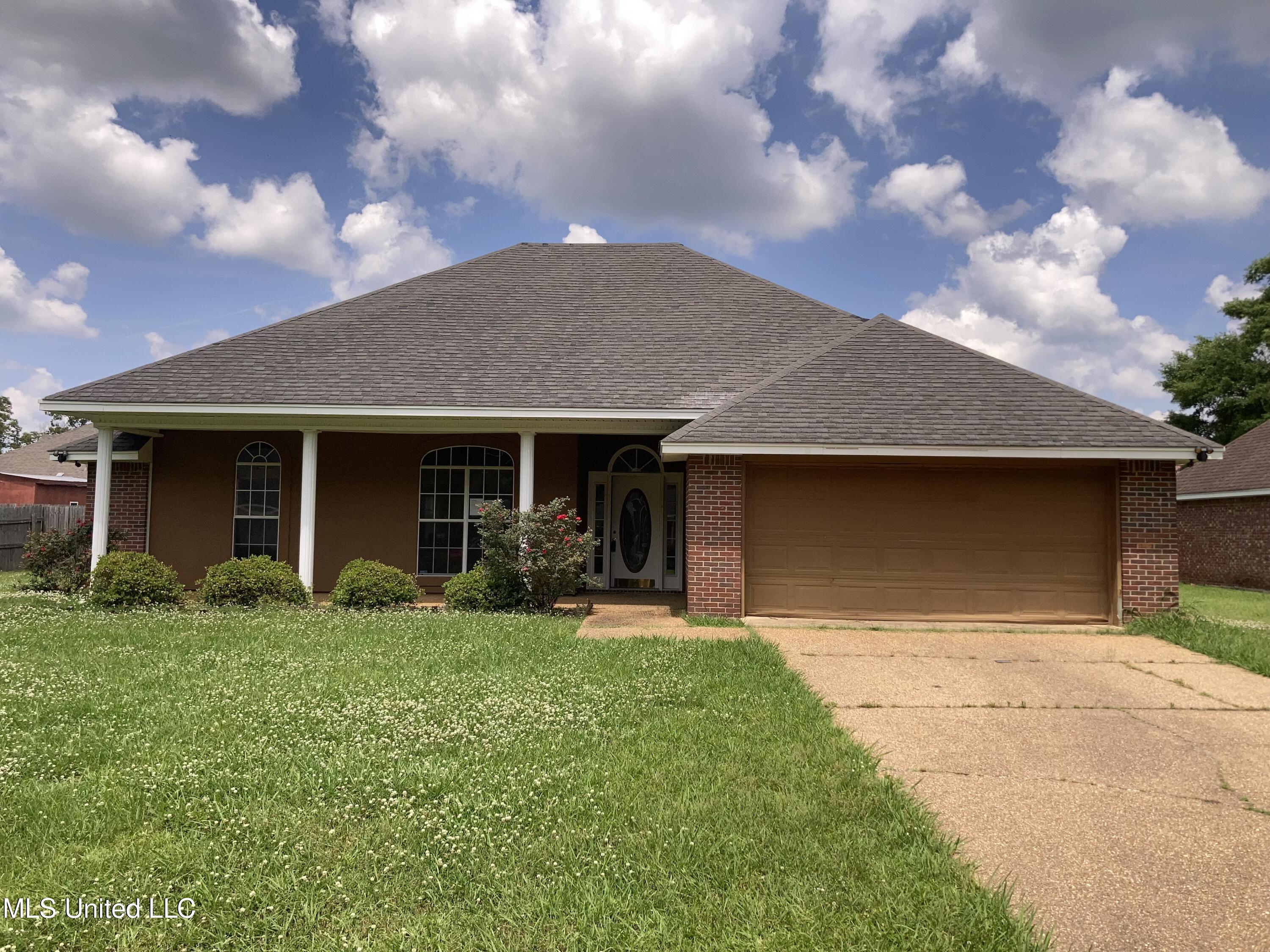 552 Hillandale Dr Dr, Jackson, Mississippi image 1