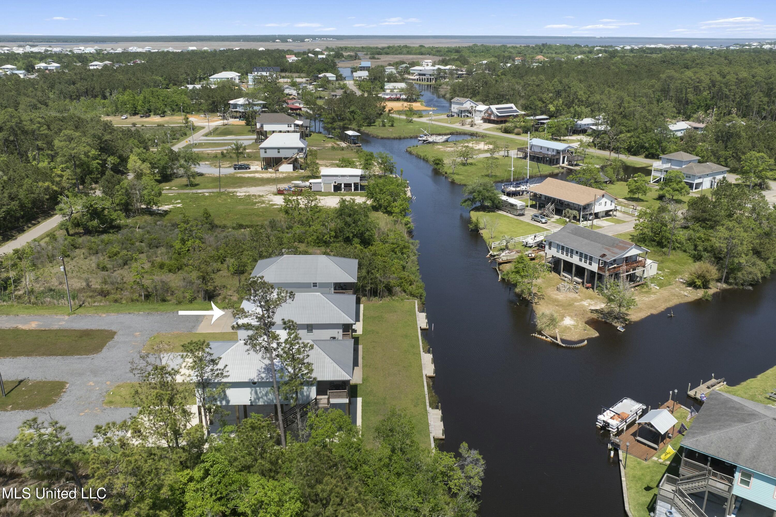 10066 E Bayou View Drive, Bay Saint Louis, Mississippi image 2