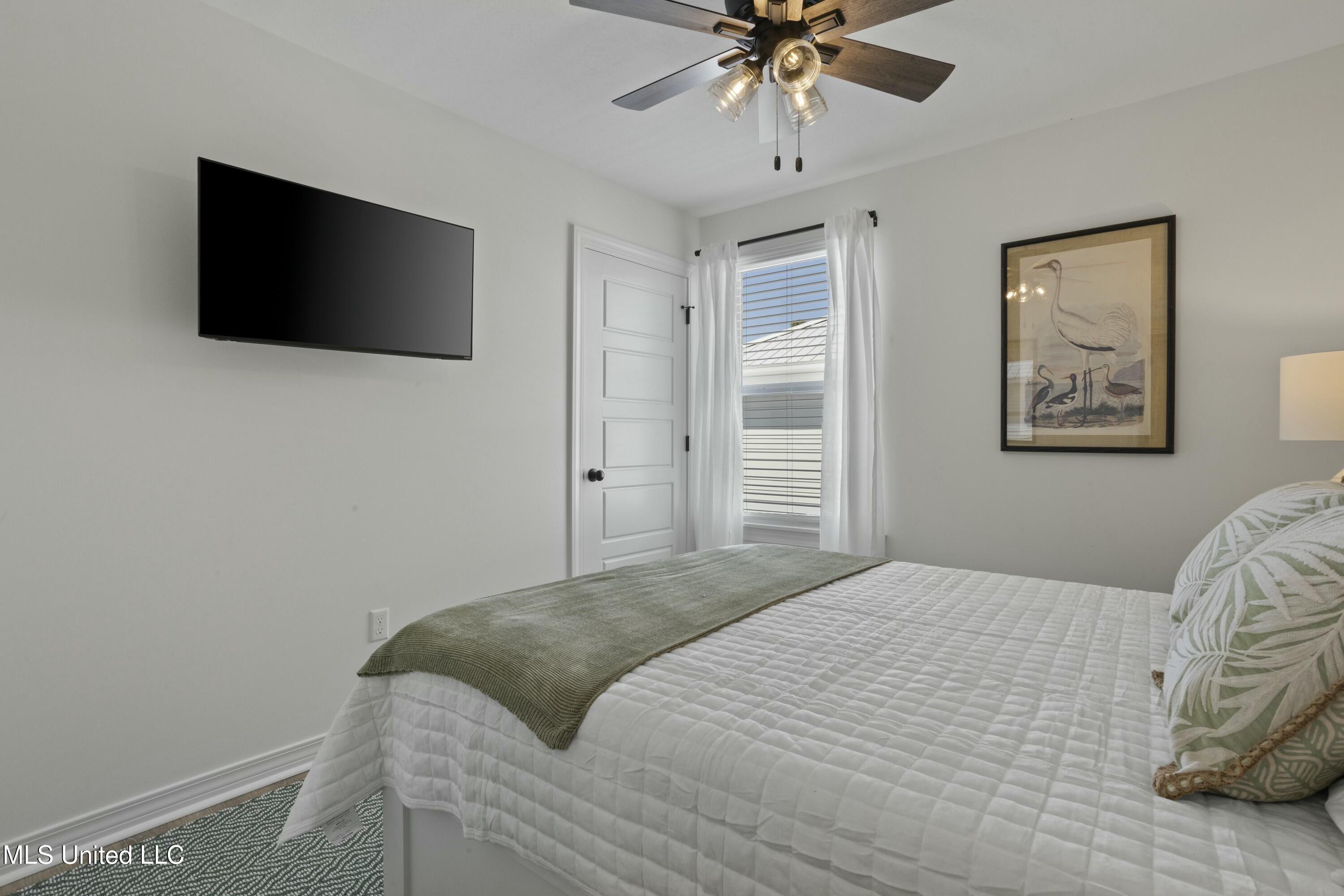 10066 E Bayou View Drive, Bay Saint Louis, Mississippi image 25