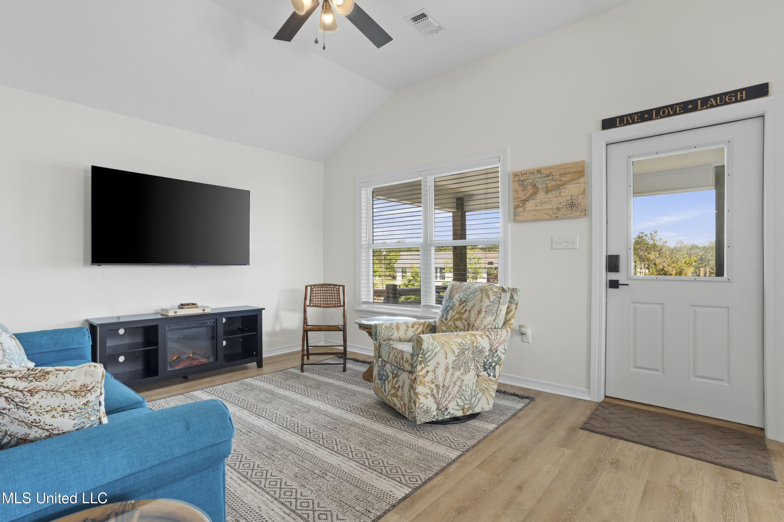 10066 E Bayou View Drive, Bay Saint Louis, Mississippi image 9