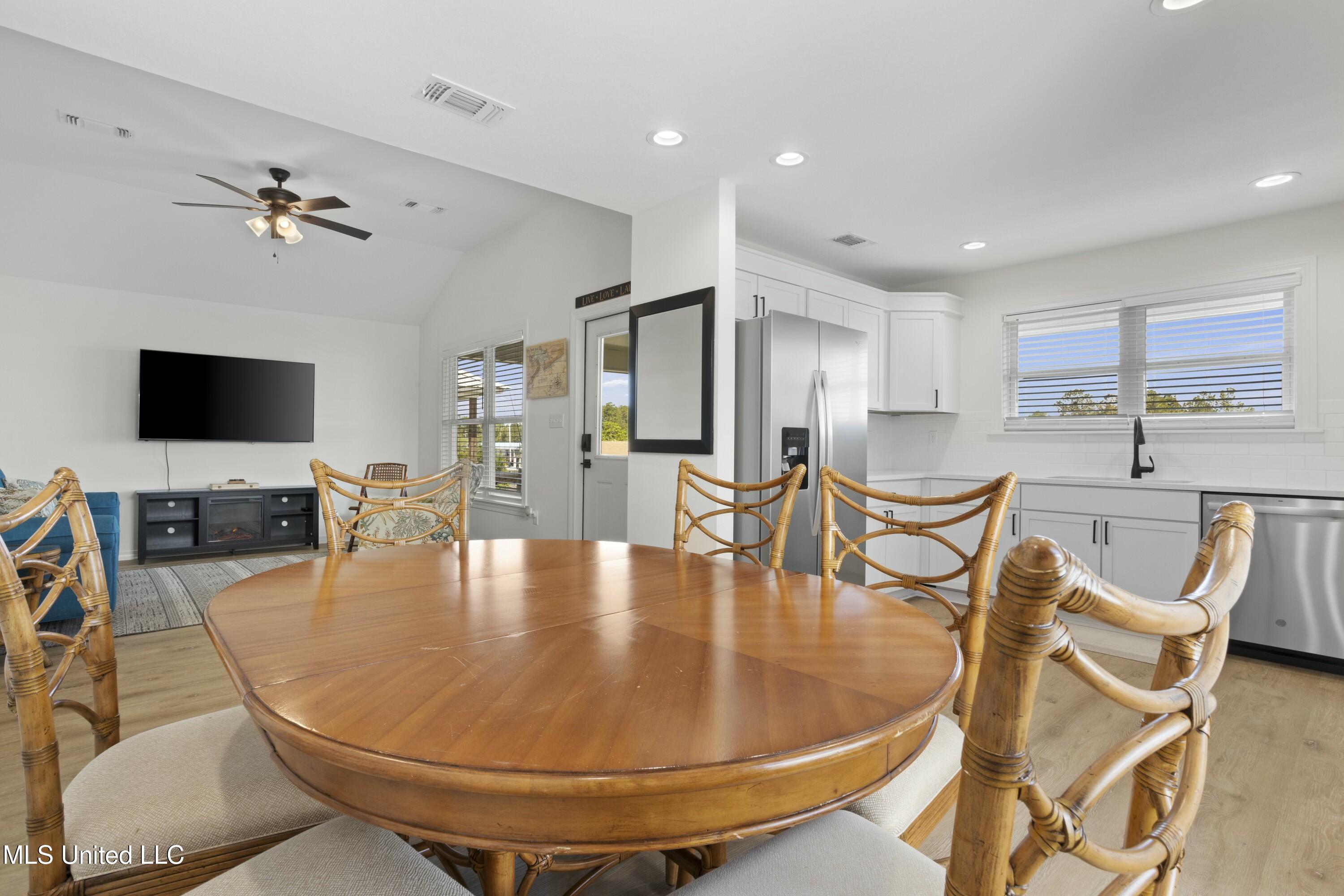 10066 E Bayou View Drive, Bay Saint Louis, Mississippi image 15
