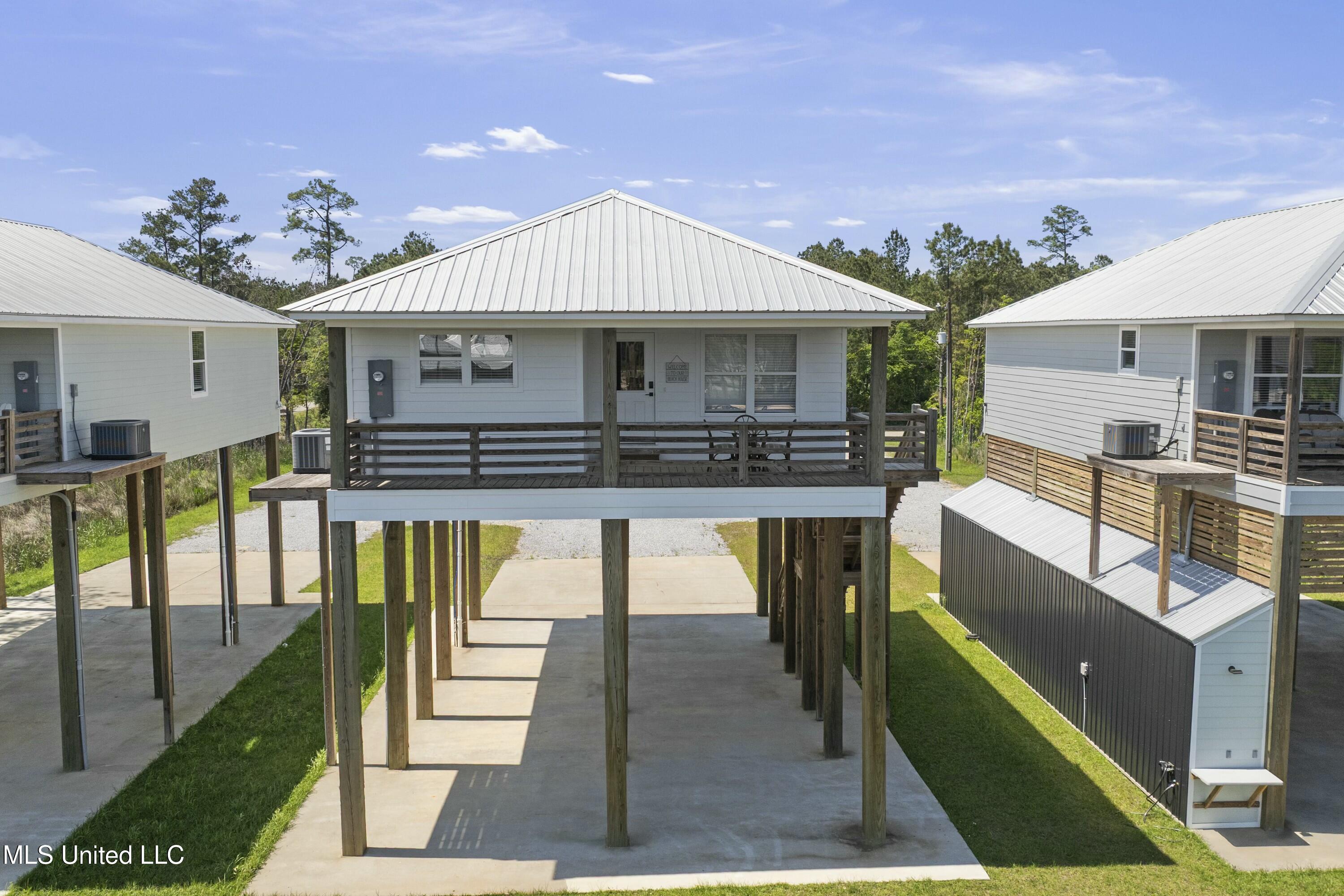 10066 E Bayou View Drive, Bay Saint Louis, Mississippi image 1