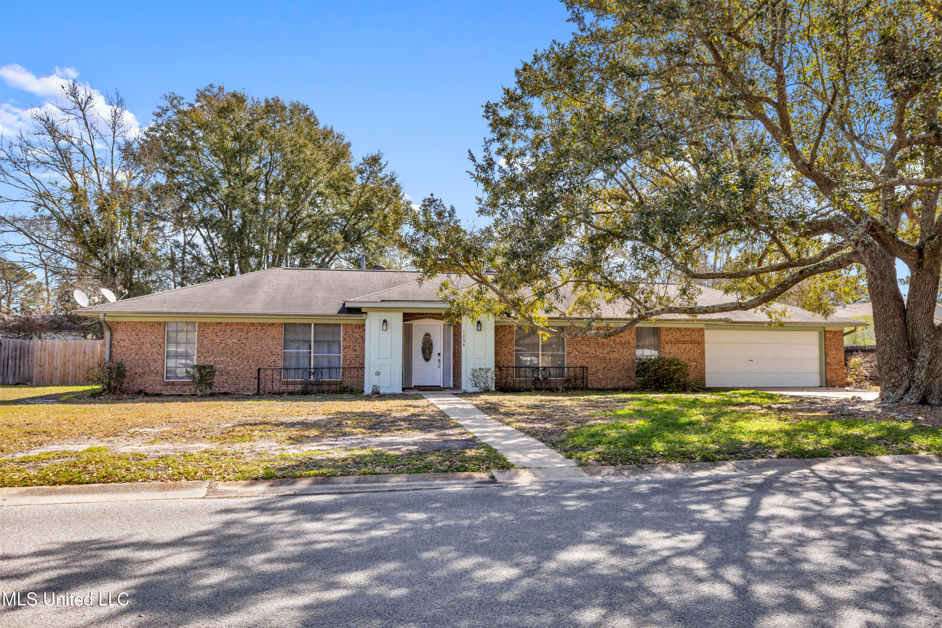 1204 Londonderry Lane, Ocean Springs, Mississippi image 1