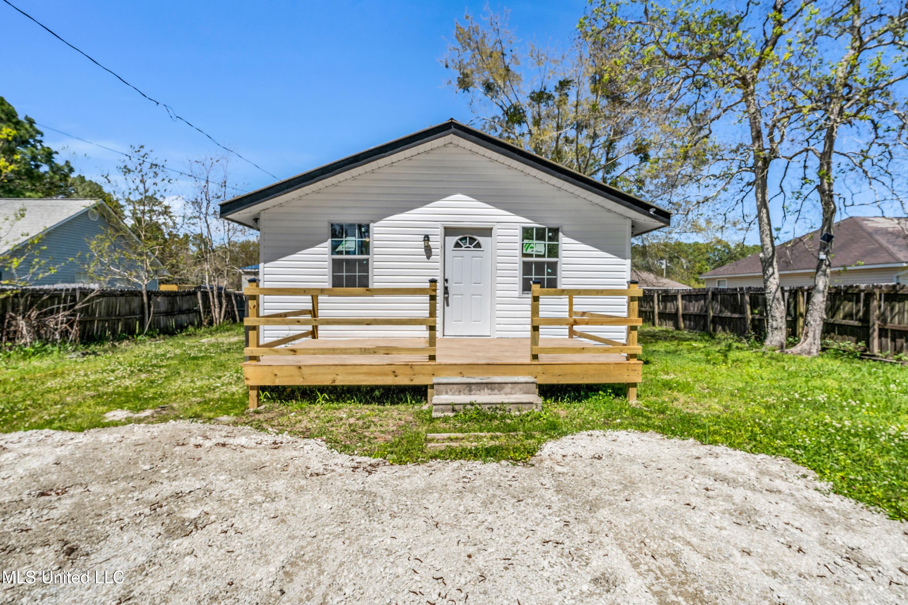 902 Dicks Street, Bay Saint Louis, Mississippi image 3
