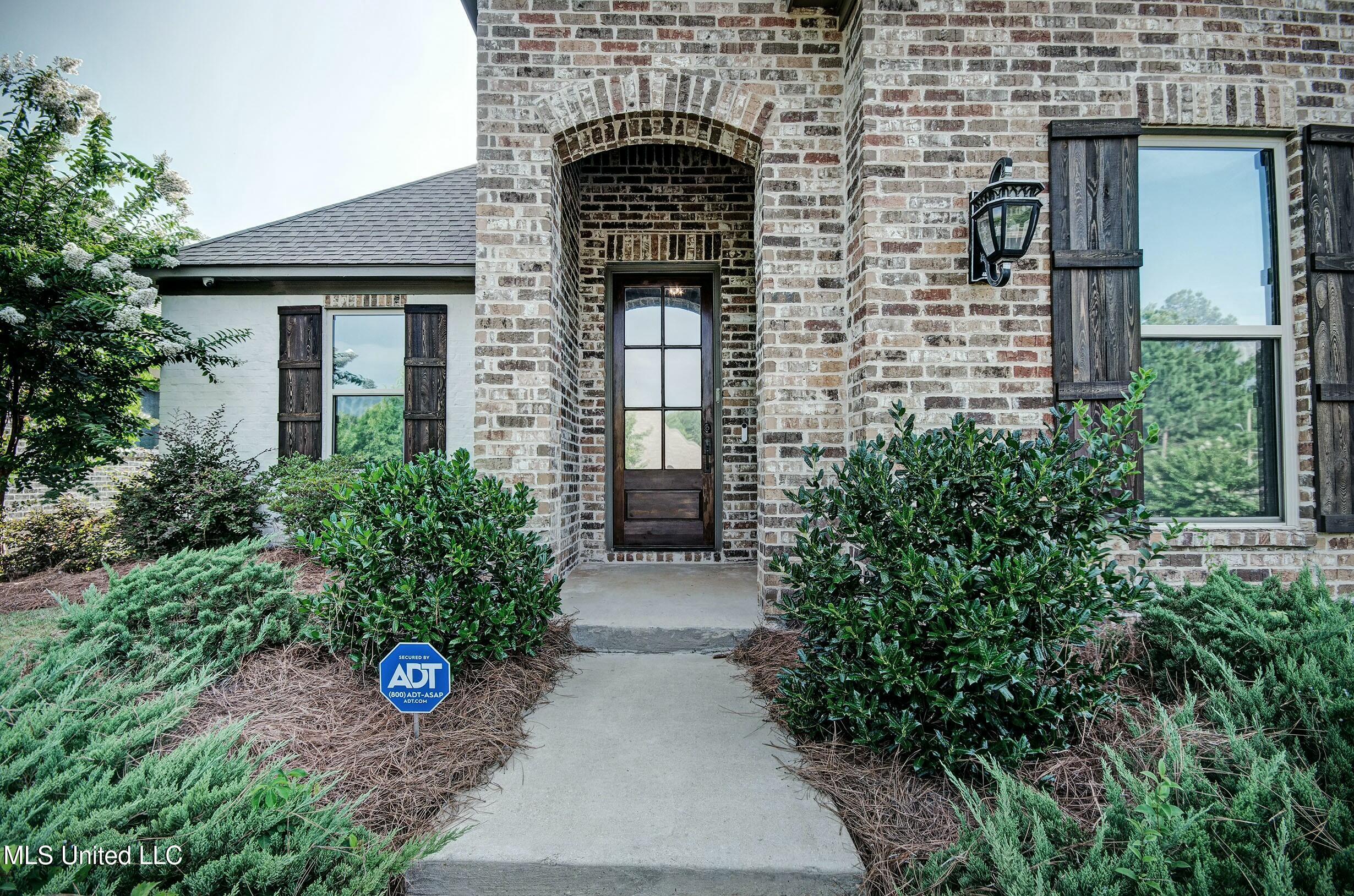 421 Ashleigh Court, Brandon, Mississippi image 2
