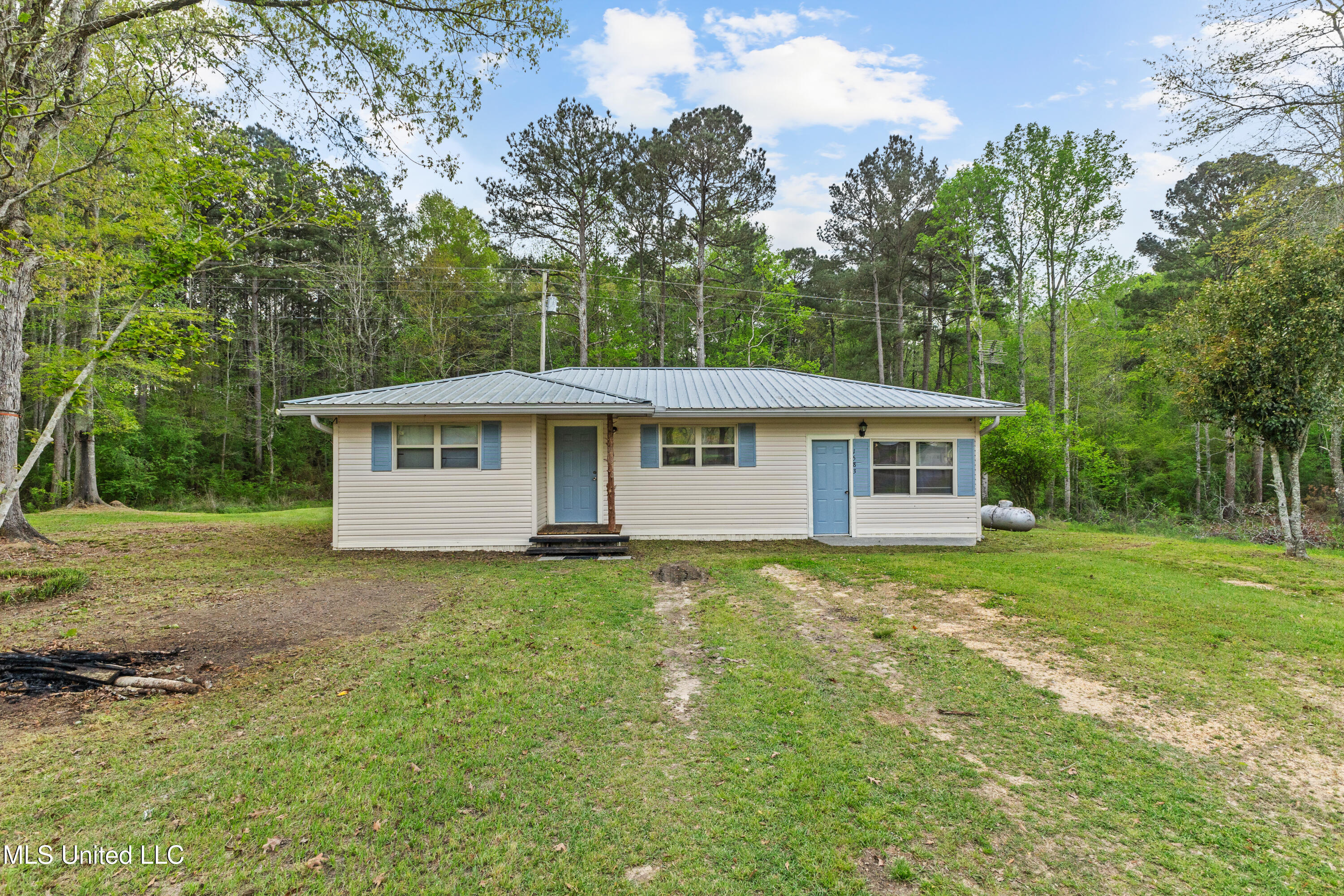 1583 Dry Creek Rd Road, Magee, Mississippi image 1