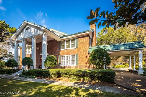 Homes For Sale - 8000 Austin Road<br/> Lake Cormorant, MS 38641