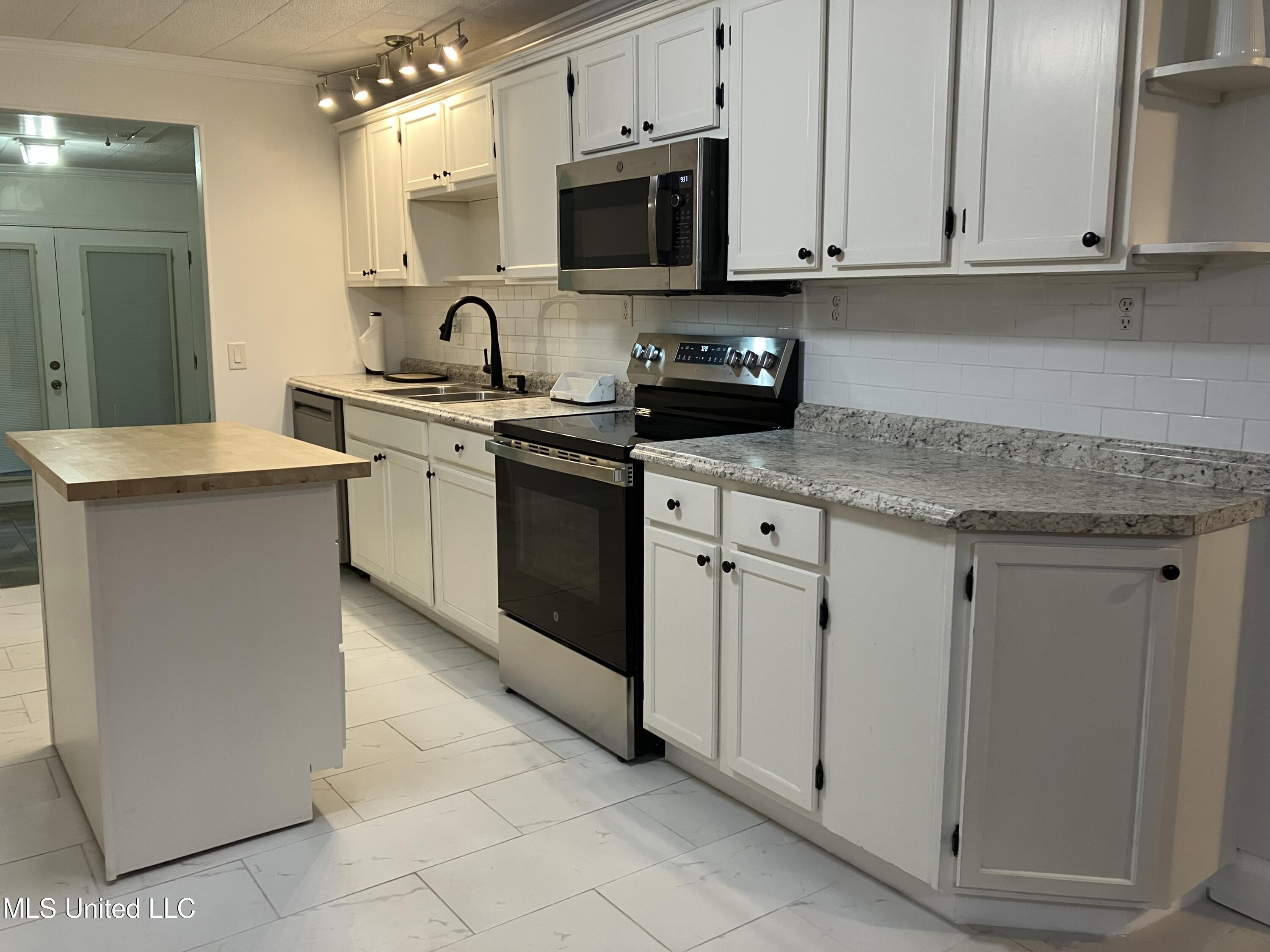 7813 Tapp Road, Ocean Springs, Mississippi image 3