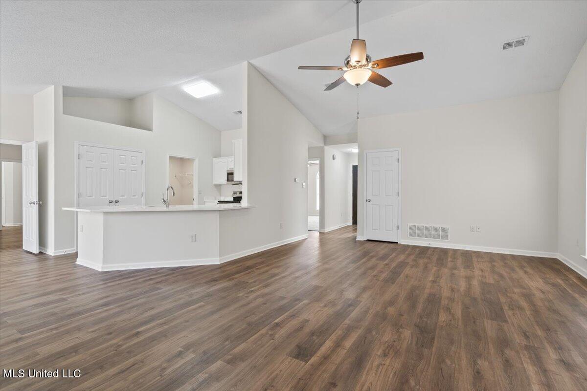 8401 Manhatten Drive, Southaven, Mississippi image 5
