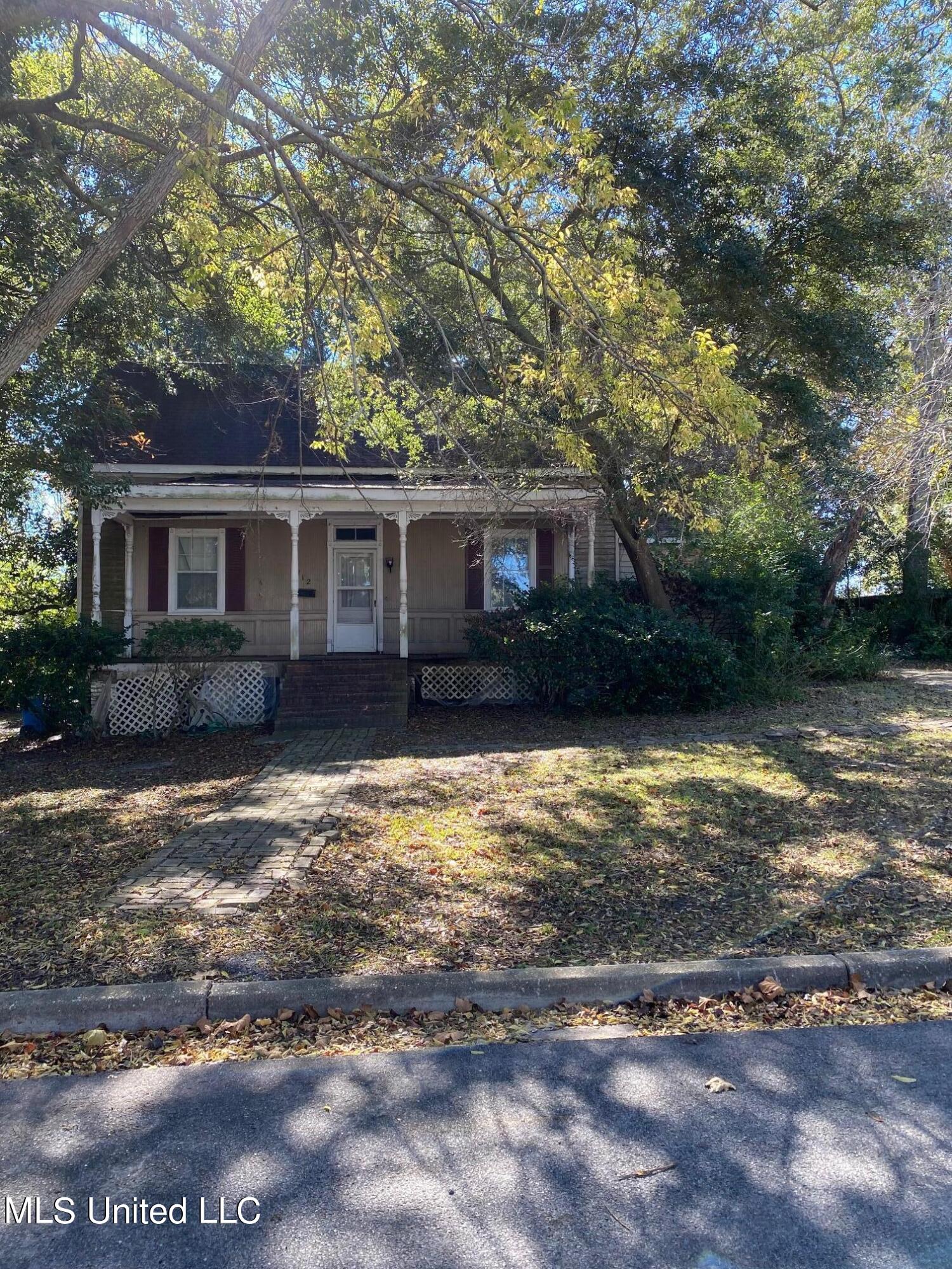 Photo 1 of 12 — 712 Live Oak Avenue, Pascagoula, MS 39567