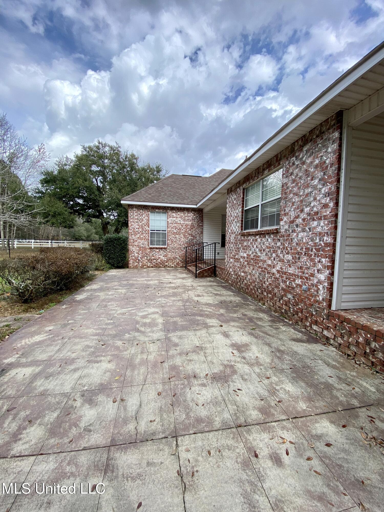211 North Hill Drive, Carriere, Mississippi image 39