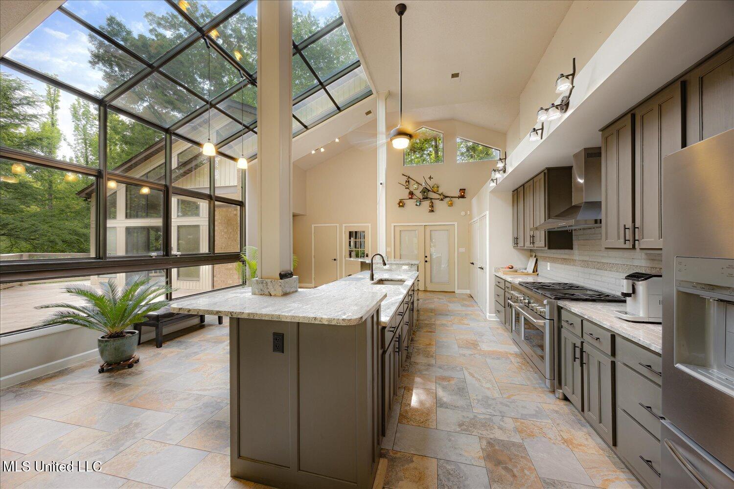 6821 Autumn Oaks Drive, Olive Branch, Mississippi image 2