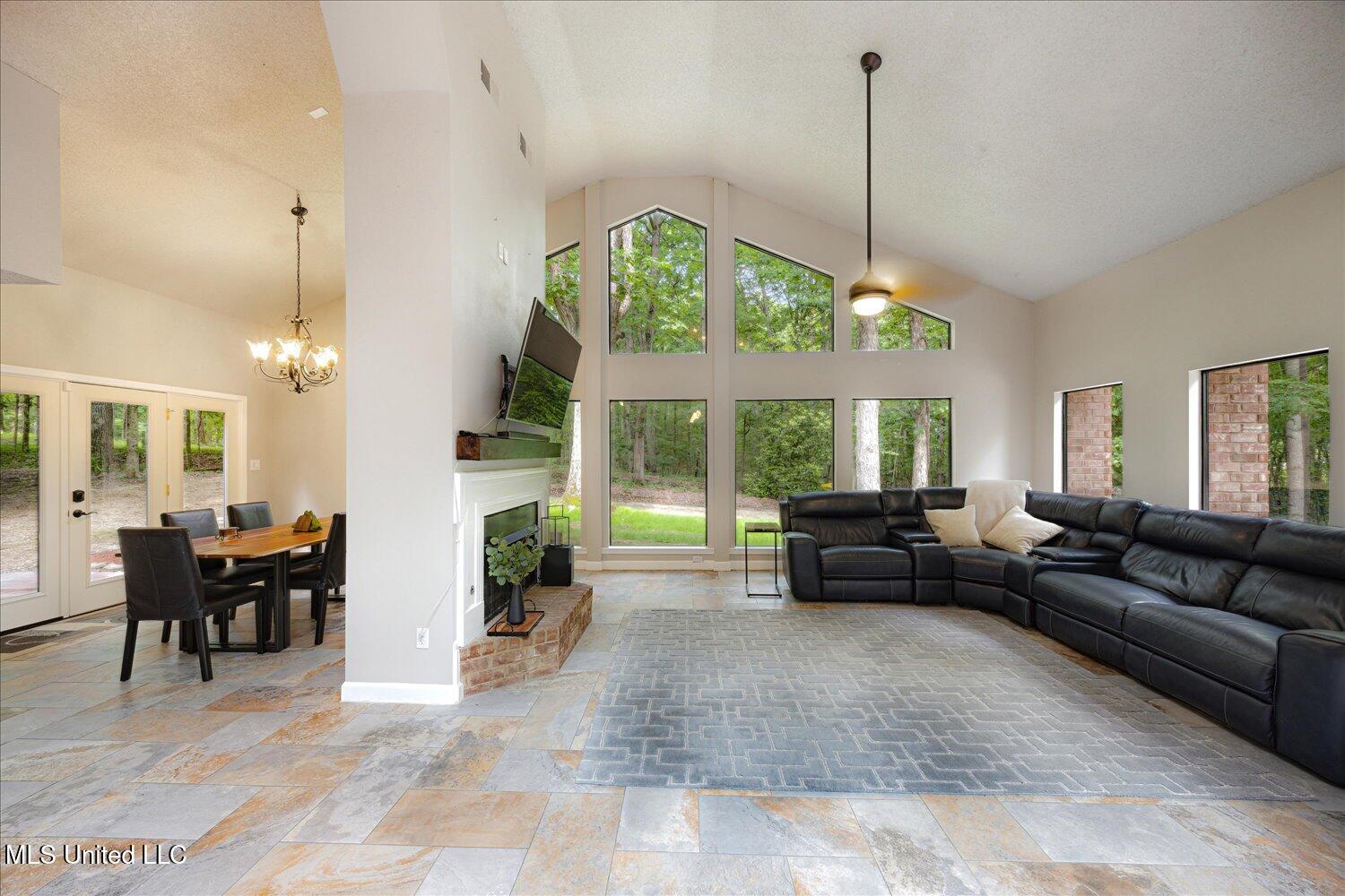 6821 Autumn Oaks Drive, Olive Branch, Mississippi image 5