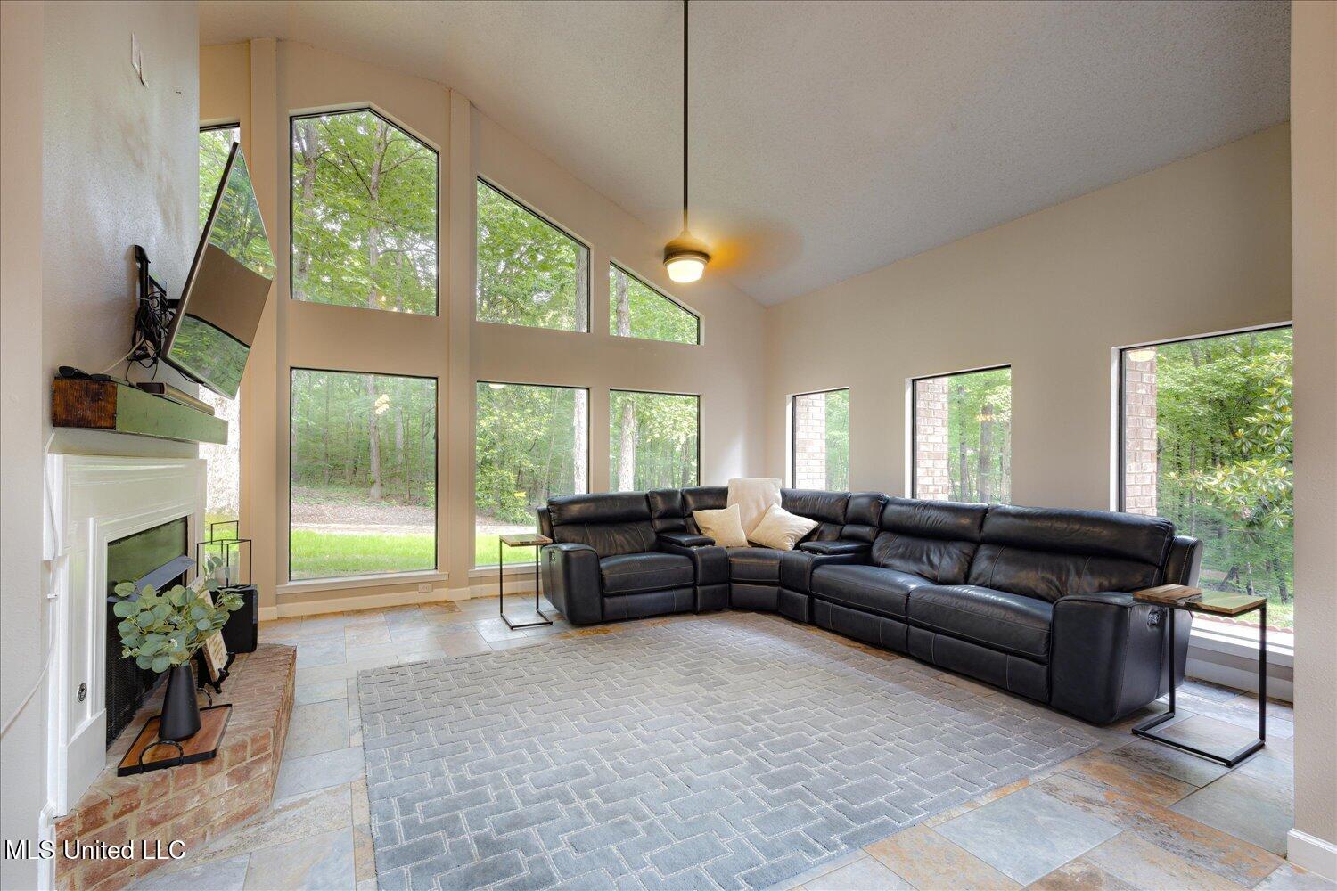6821 Autumn Oaks Drive, Olive Branch, Mississippi image 9