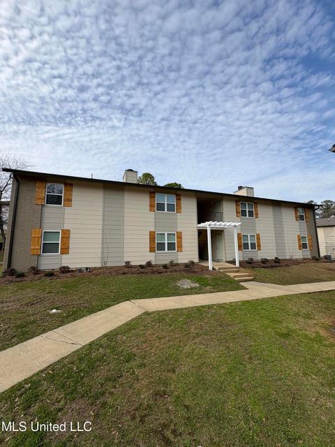 Condo For Sale - 1120 E Lee Boulevard<br/> Oktibbeha County, Starkville, MS 39759