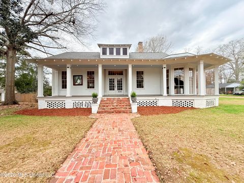 Homes For Sale - 506 S Church Street<br/> Brookhaven, MS 39601