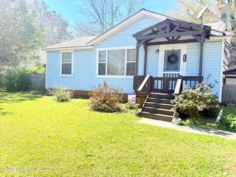 Homes For Sale - 2221 Long Street<br/> Grenada, MS 38901