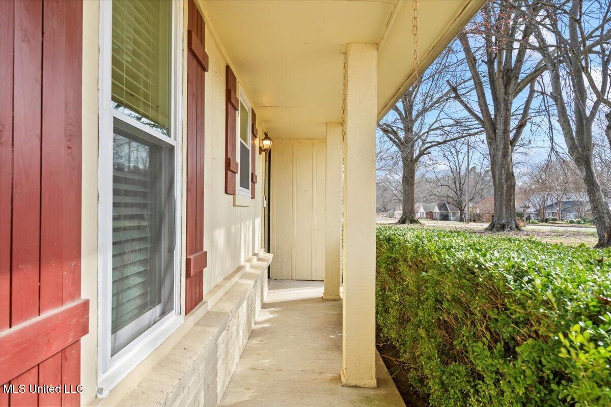 5670 Ridgetop Drive, Horn Lake, Mississippi image 3