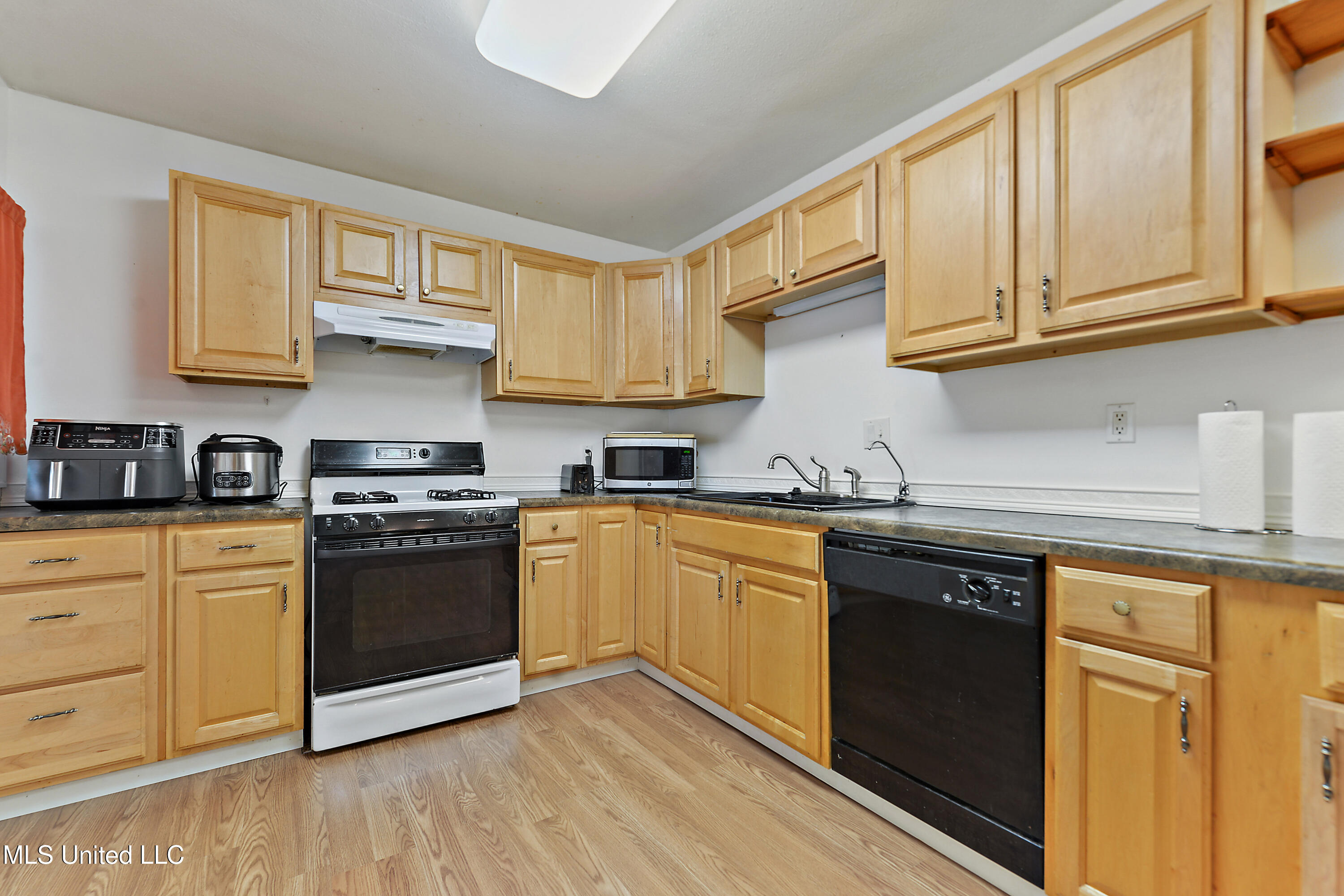 112 Ralph Drive, Gulfport, Mississippi image 9