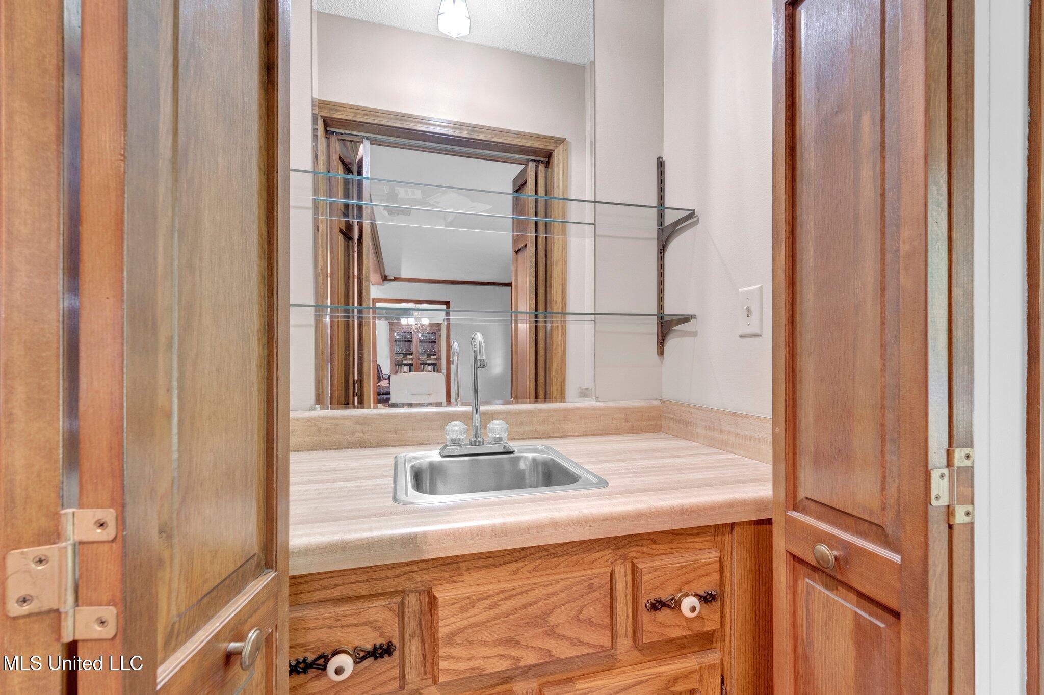 8140 Hunters Hill Cove, Olive Branch, Mississippi image 15