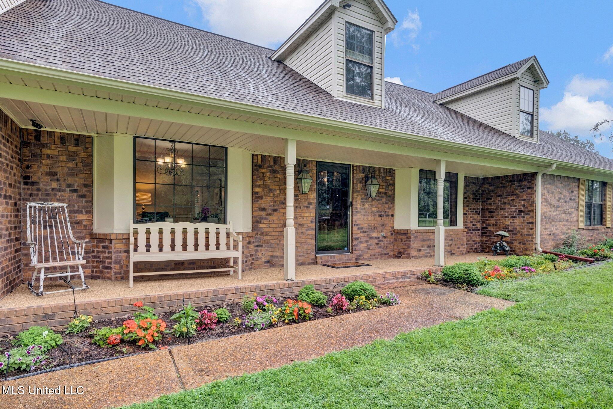 8140 Hunters Hill Cove, Olive Branch, Mississippi image 1