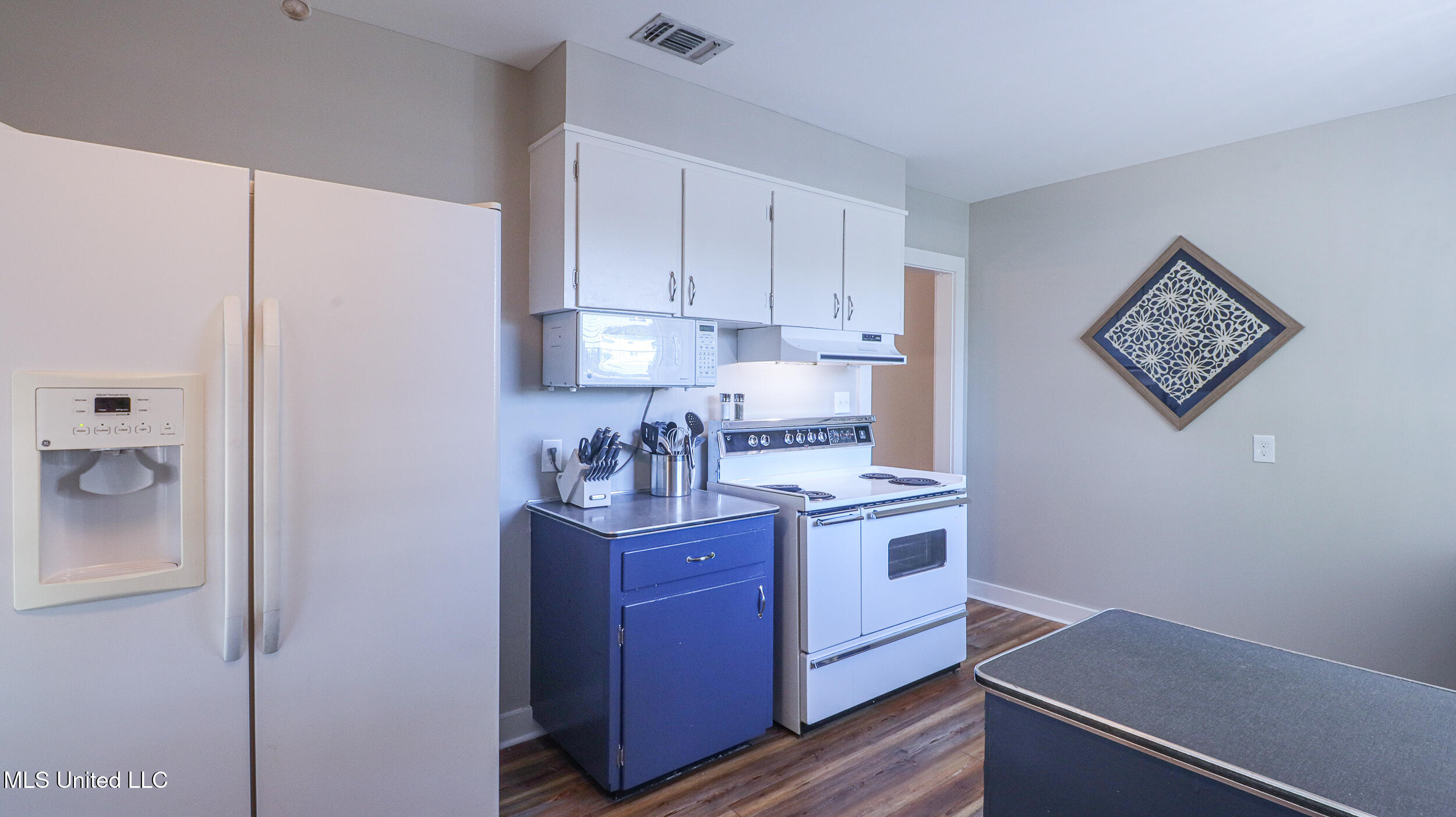 Biloxi, Mississippi 39530, United States, 3 Bedrooms Bedrooms, ,2 BathroomsBathrooms,Residential,Active,239970