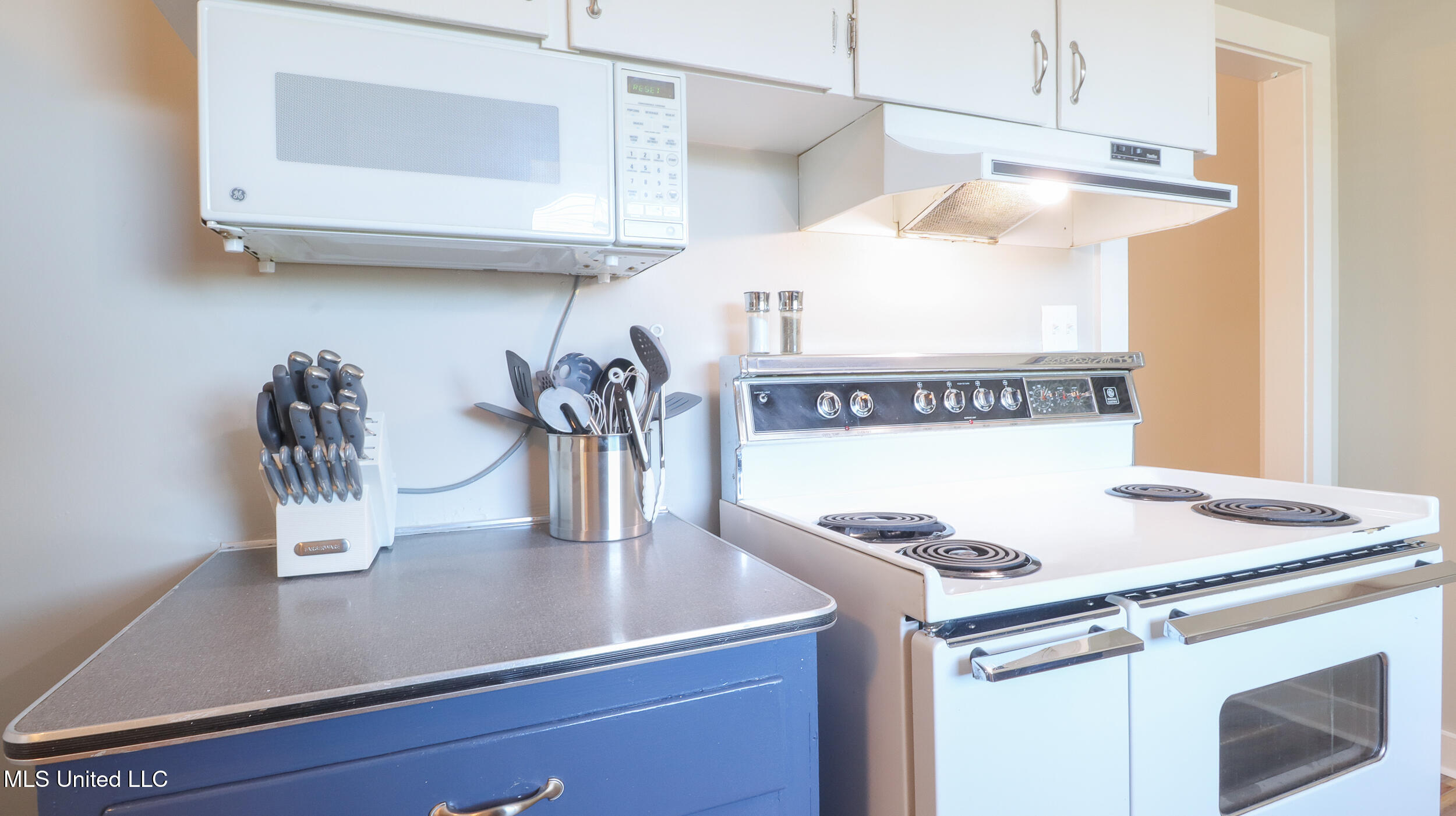 Biloxi, Mississippi 39530, United States, 3 Bedrooms Bedrooms, ,2 BathroomsBathrooms,Residential,Active,239970