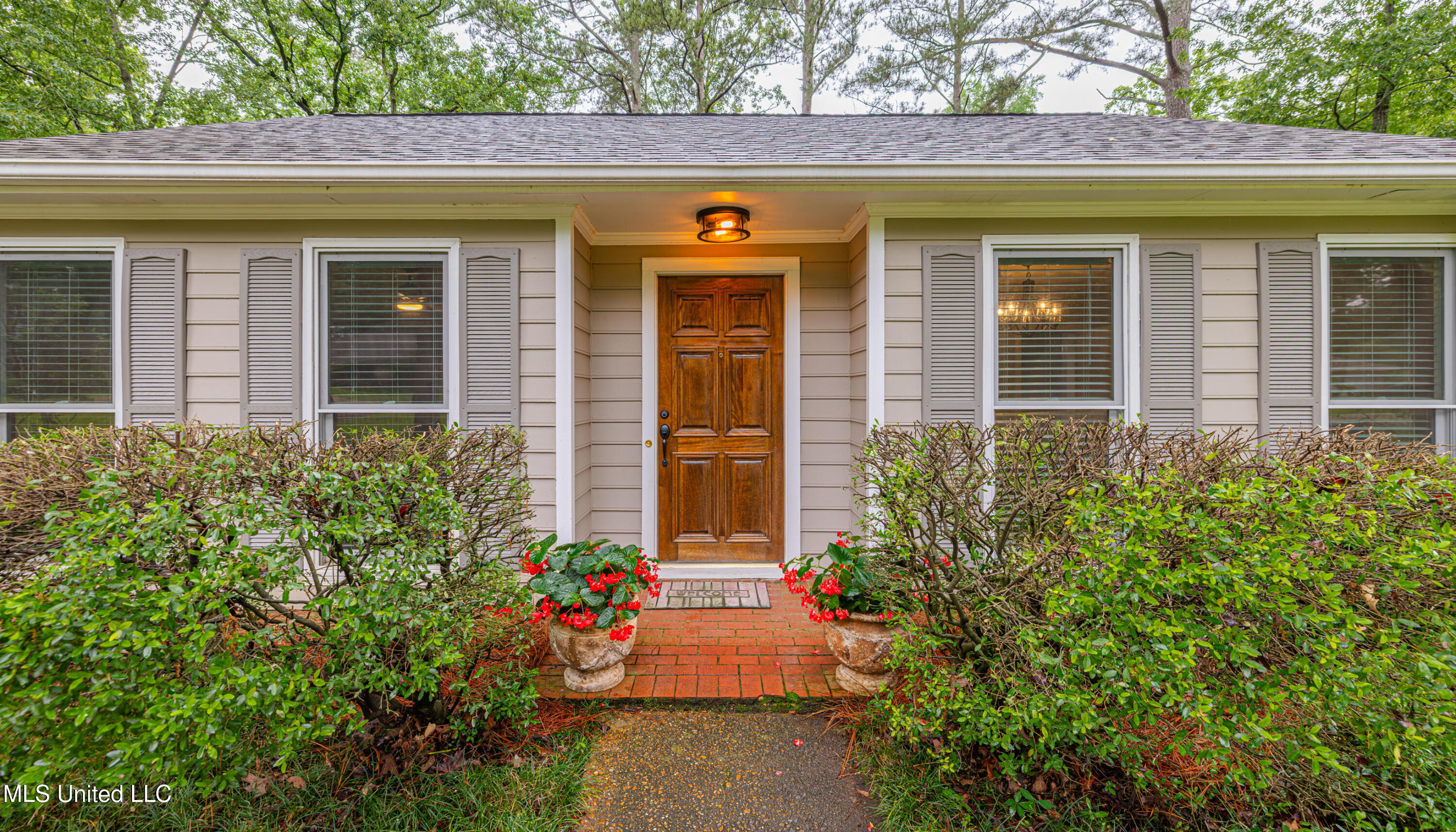215 Swallow Drive, Brandon, Mississippi image 2