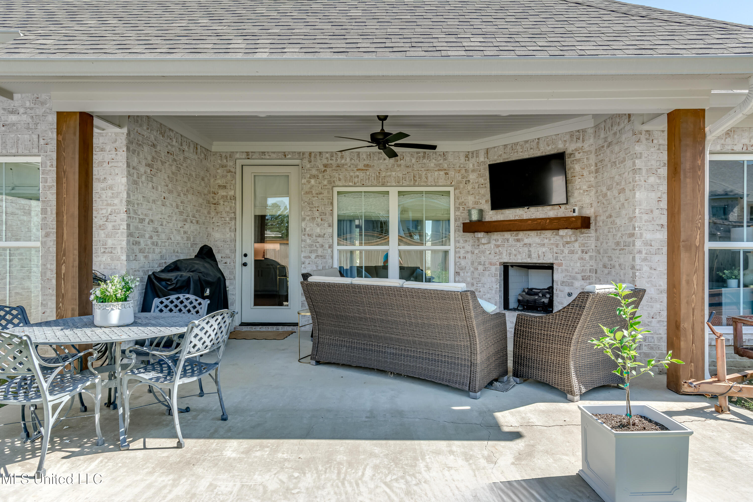 Madison, Mississippi 39110, United States, 3 Bedrooms Bedrooms, ,2 BathroomsBathrooms,Residential,Active,221408