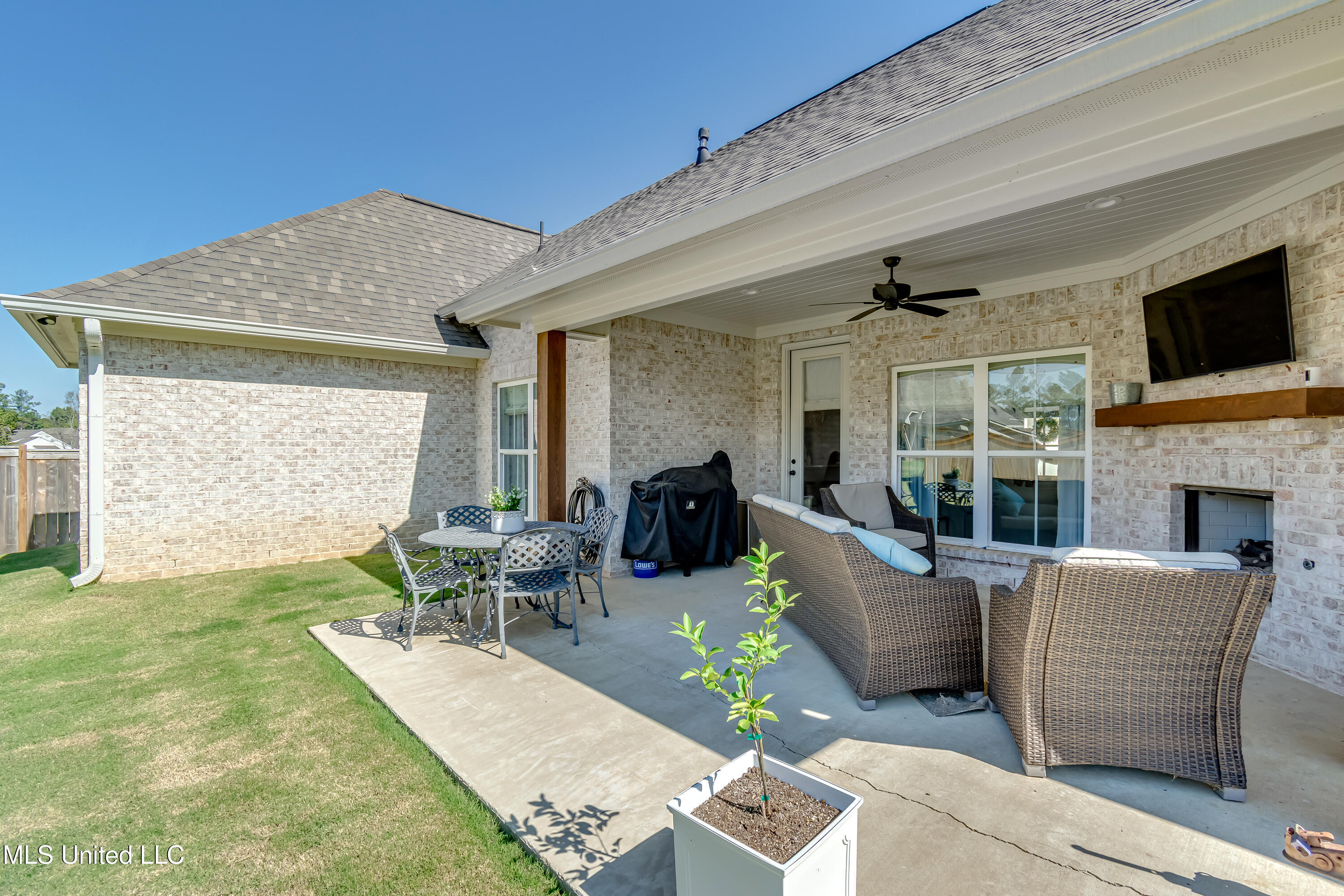 Madison, Mississippi 39110, United States, 3 Bedrooms Bedrooms, ,2 BathroomsBathrooms,Residential,Active,221408