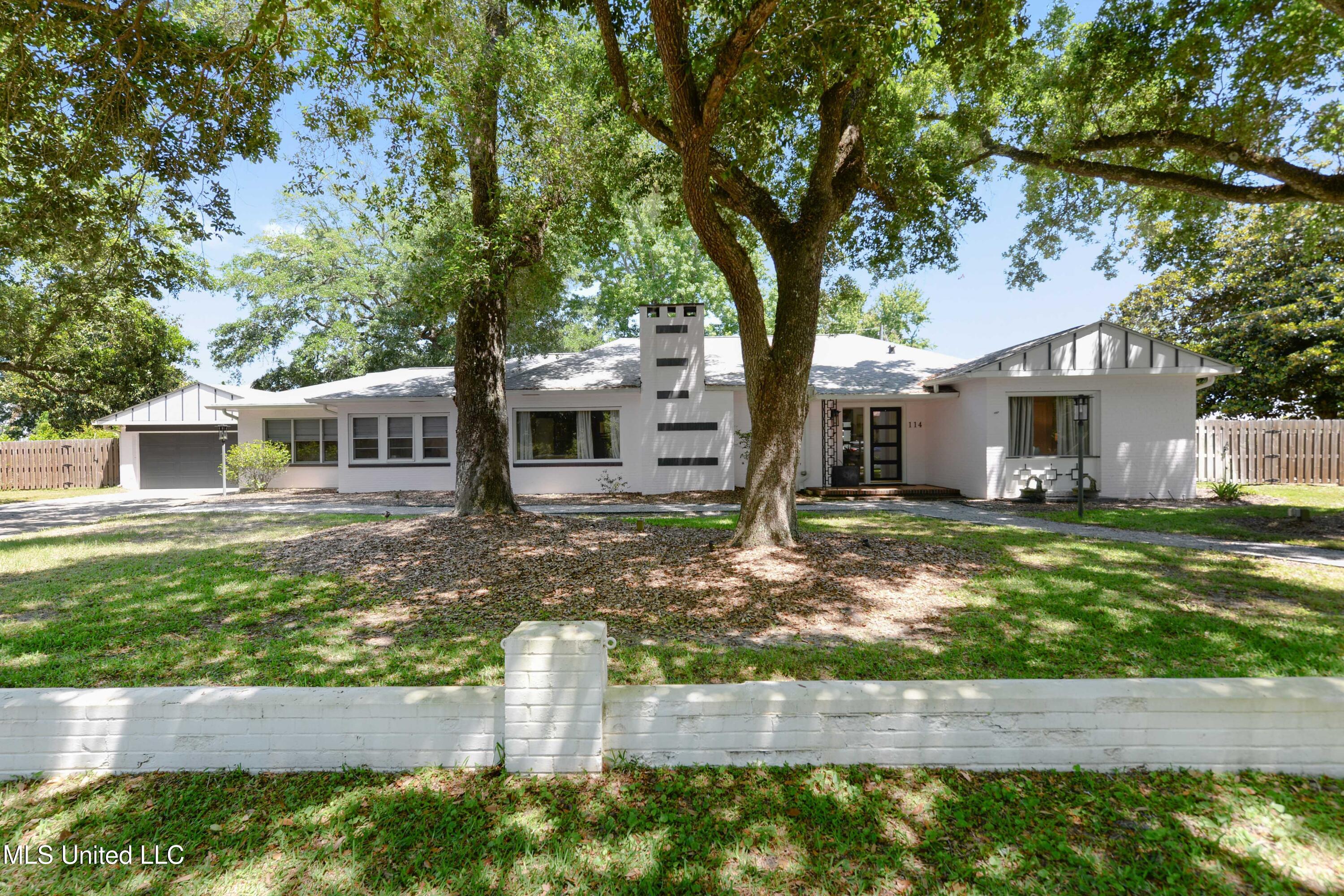 114 Camellia Drive, Pass Christian, Mississippi image 2