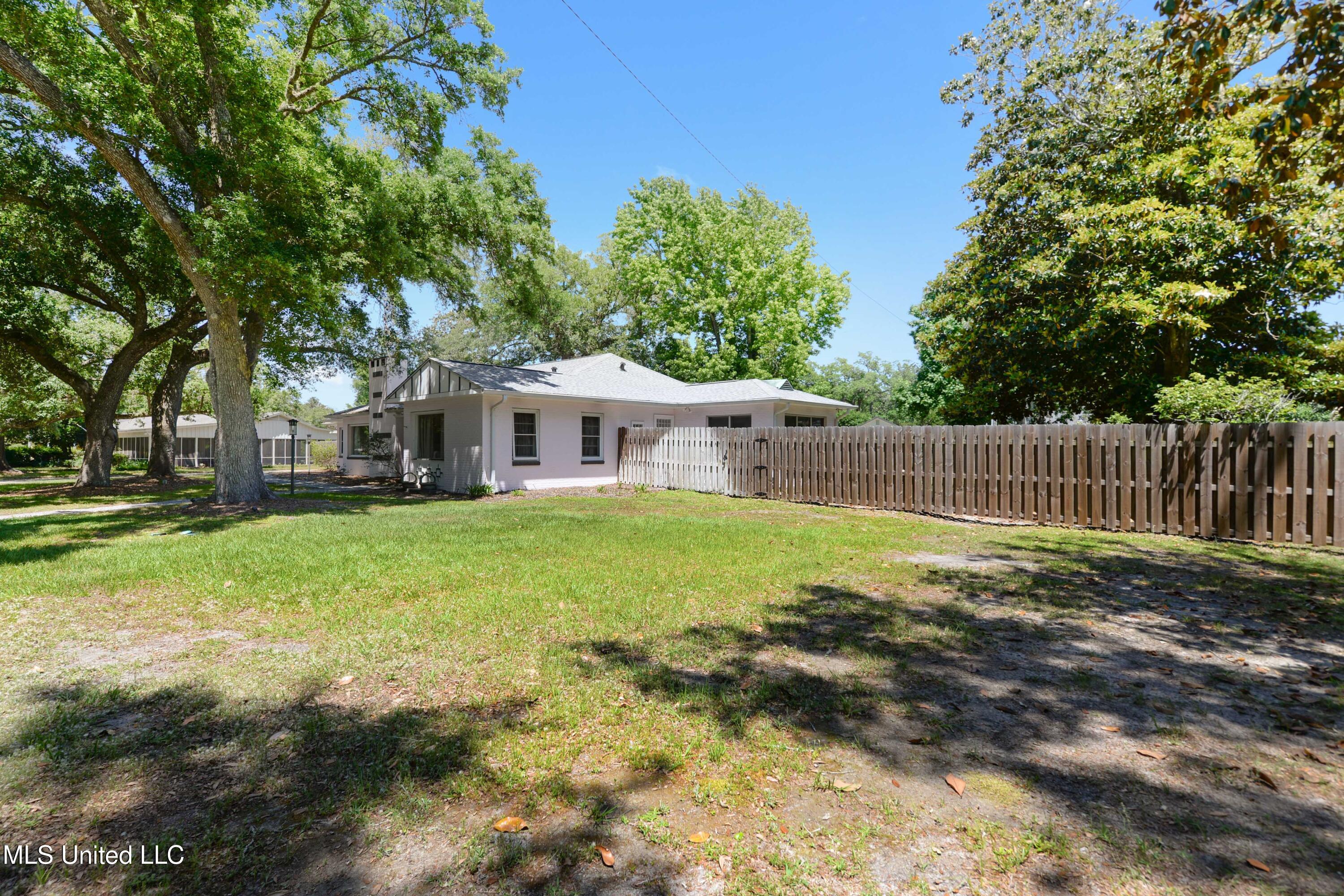 114 Camellia Drive, Pass Christian, Mississippi image 4