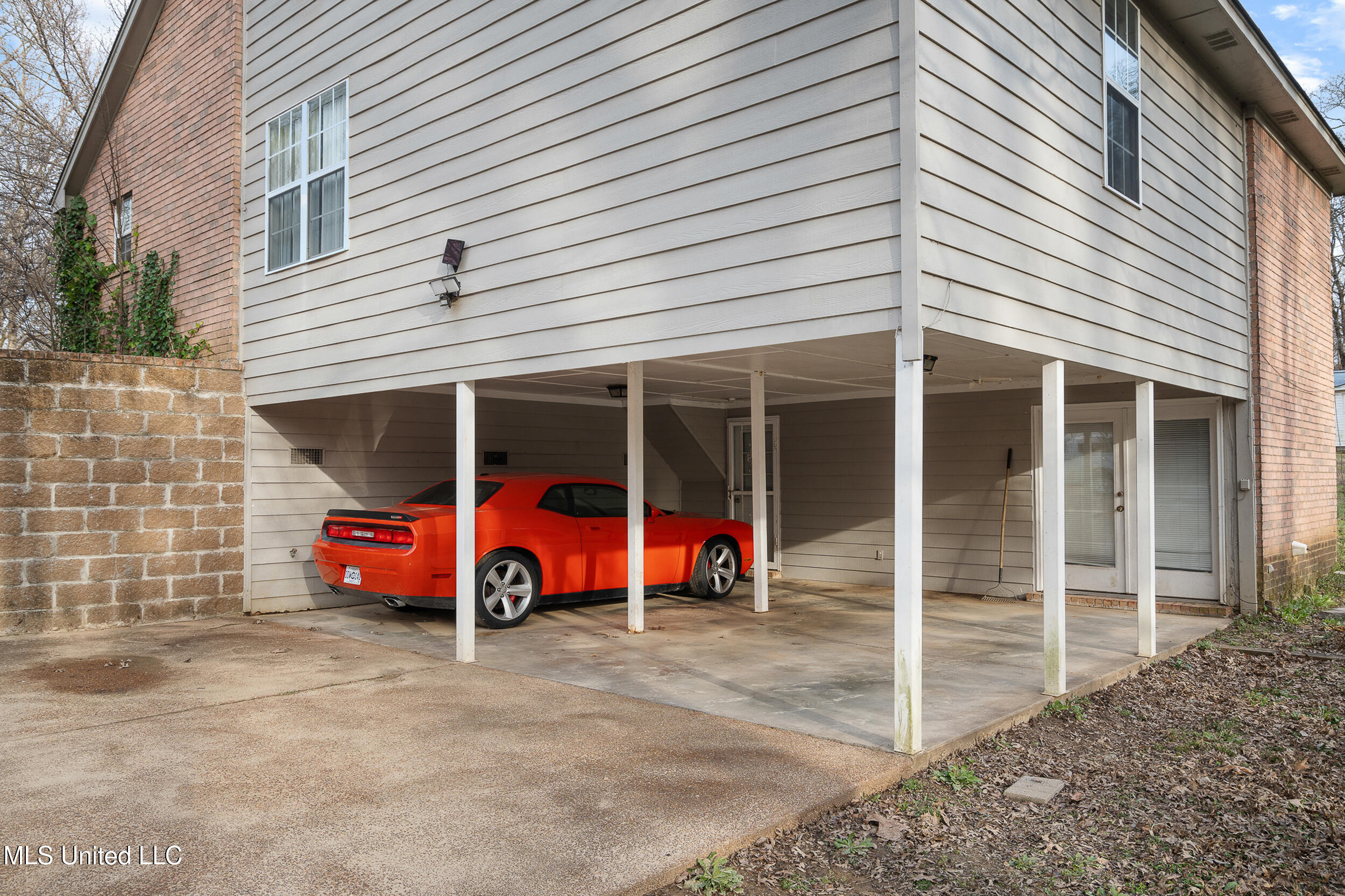 703 Black Hawk Drive, Hernando, Mississippi image 5