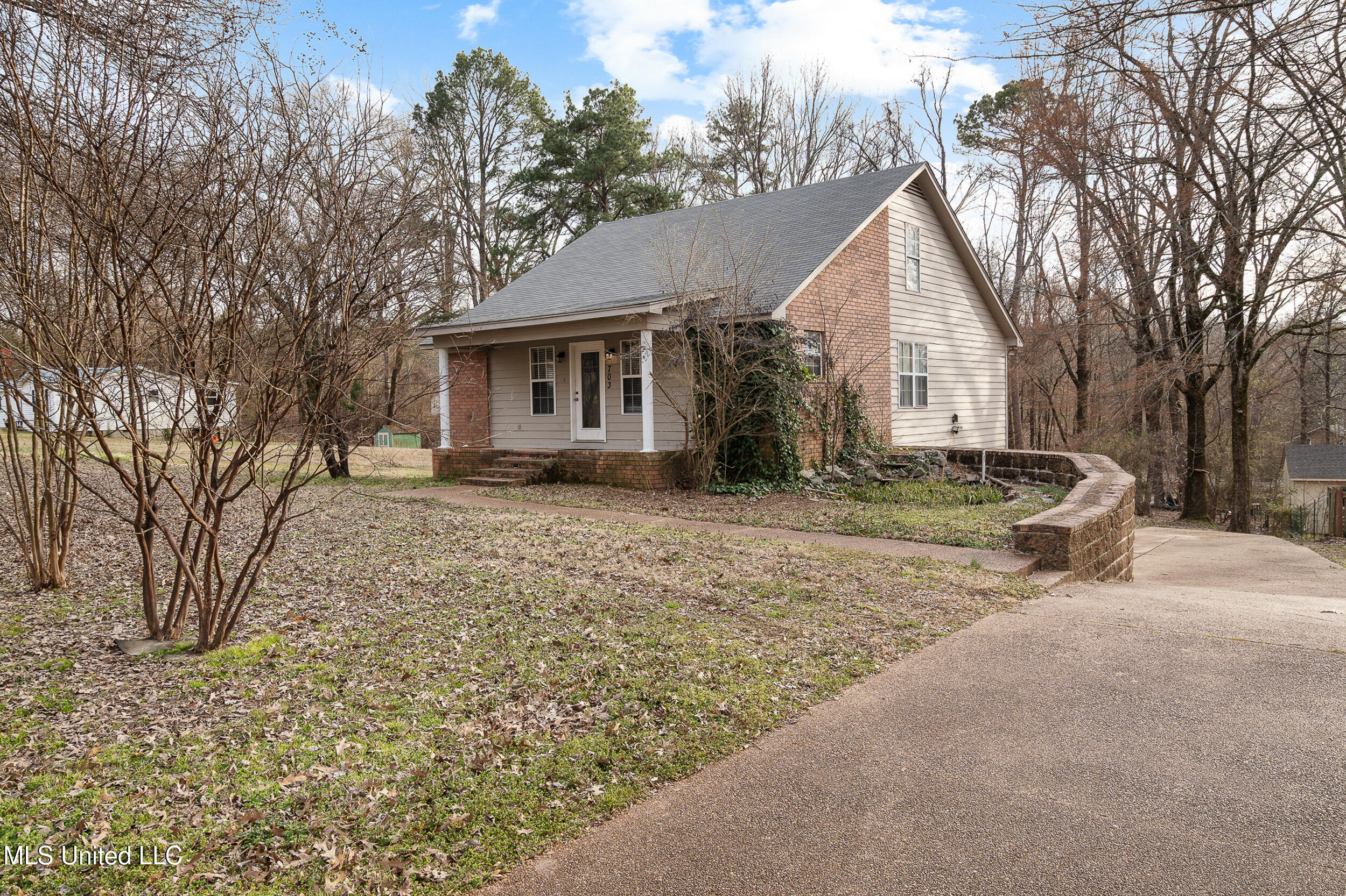 703 Black Hawk Drive, Hernando, Mississippi image 4