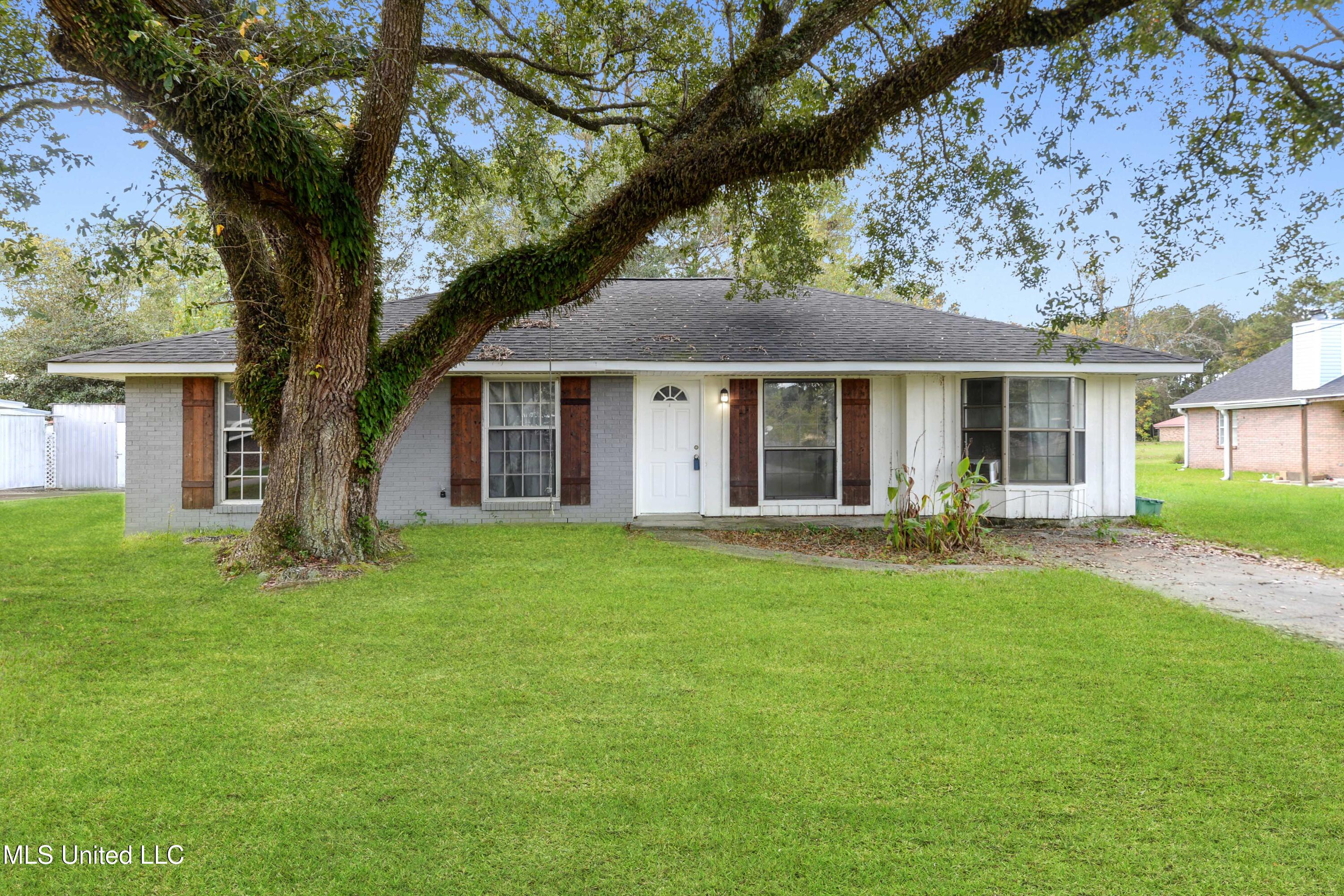 1102 Douglas Street, Picayune, Mississippi image 1