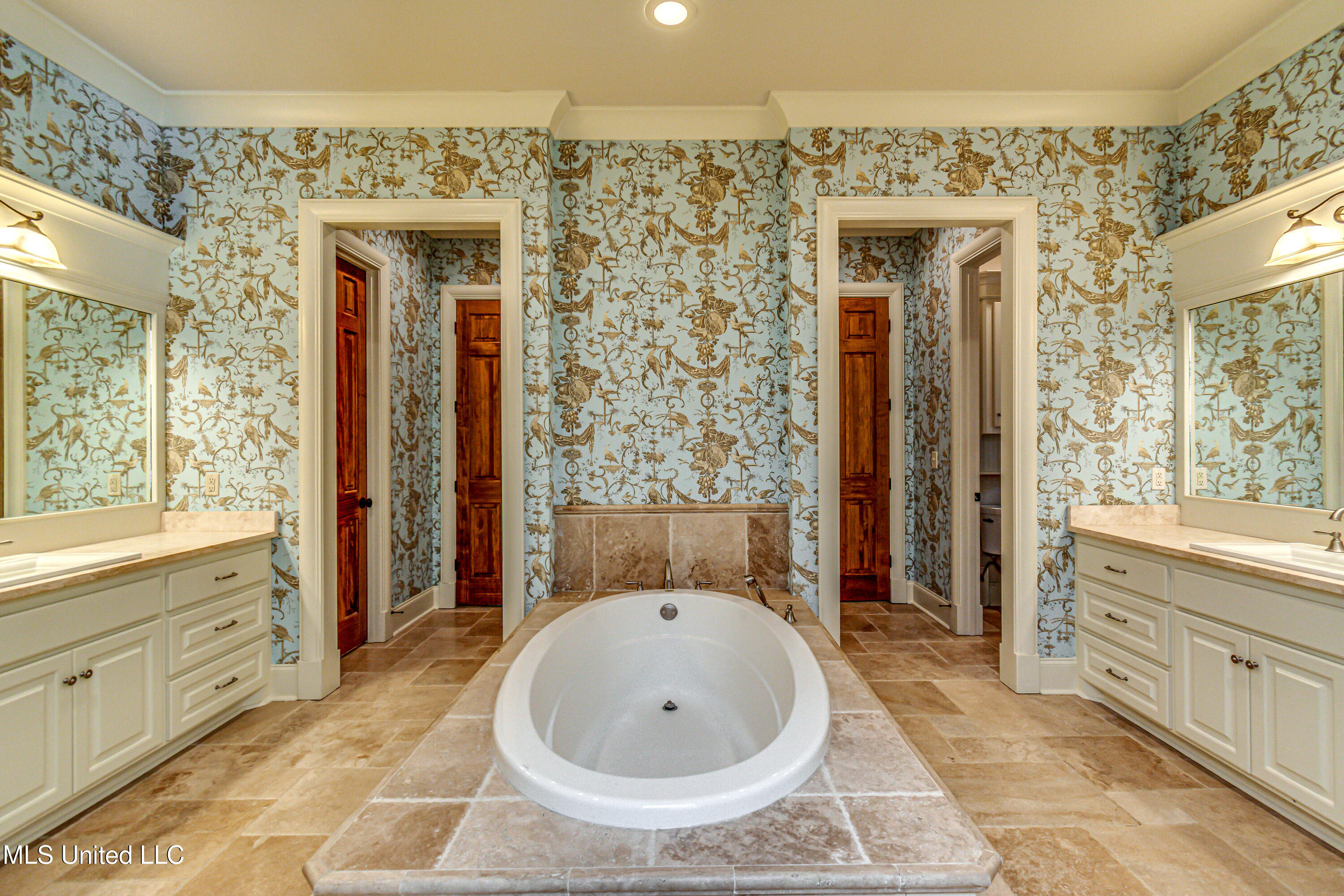 Madison, Mississippi 39110, United States, 5 Bedrooms Bedrooms, ,6 BathroomsBathrooms,Residential,Active,218412