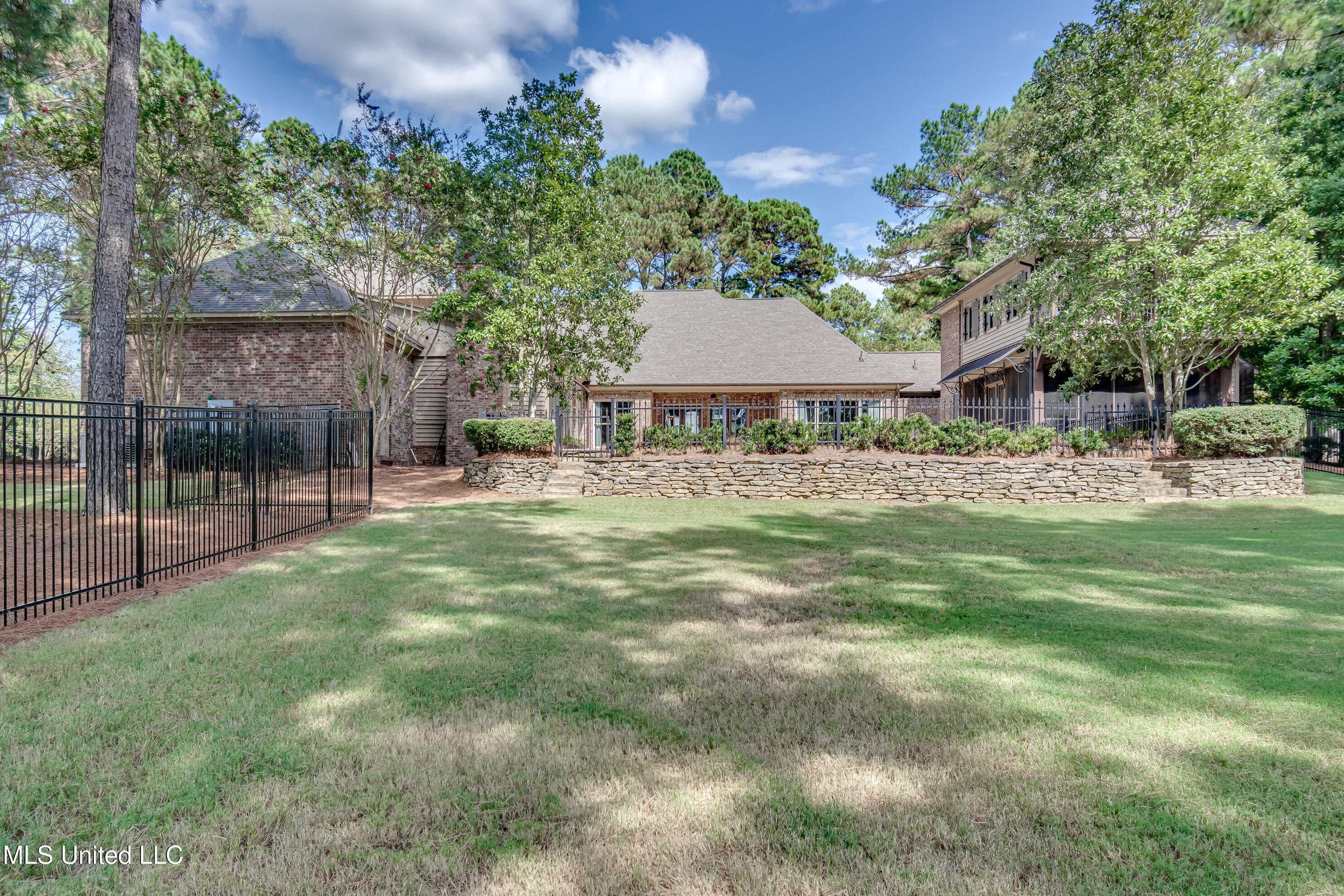 Madison, Mississippi 39110, United States, 5 Bedrooms Bedrooms, ,6 BathroomsBathrooms,Residential,Active,218412