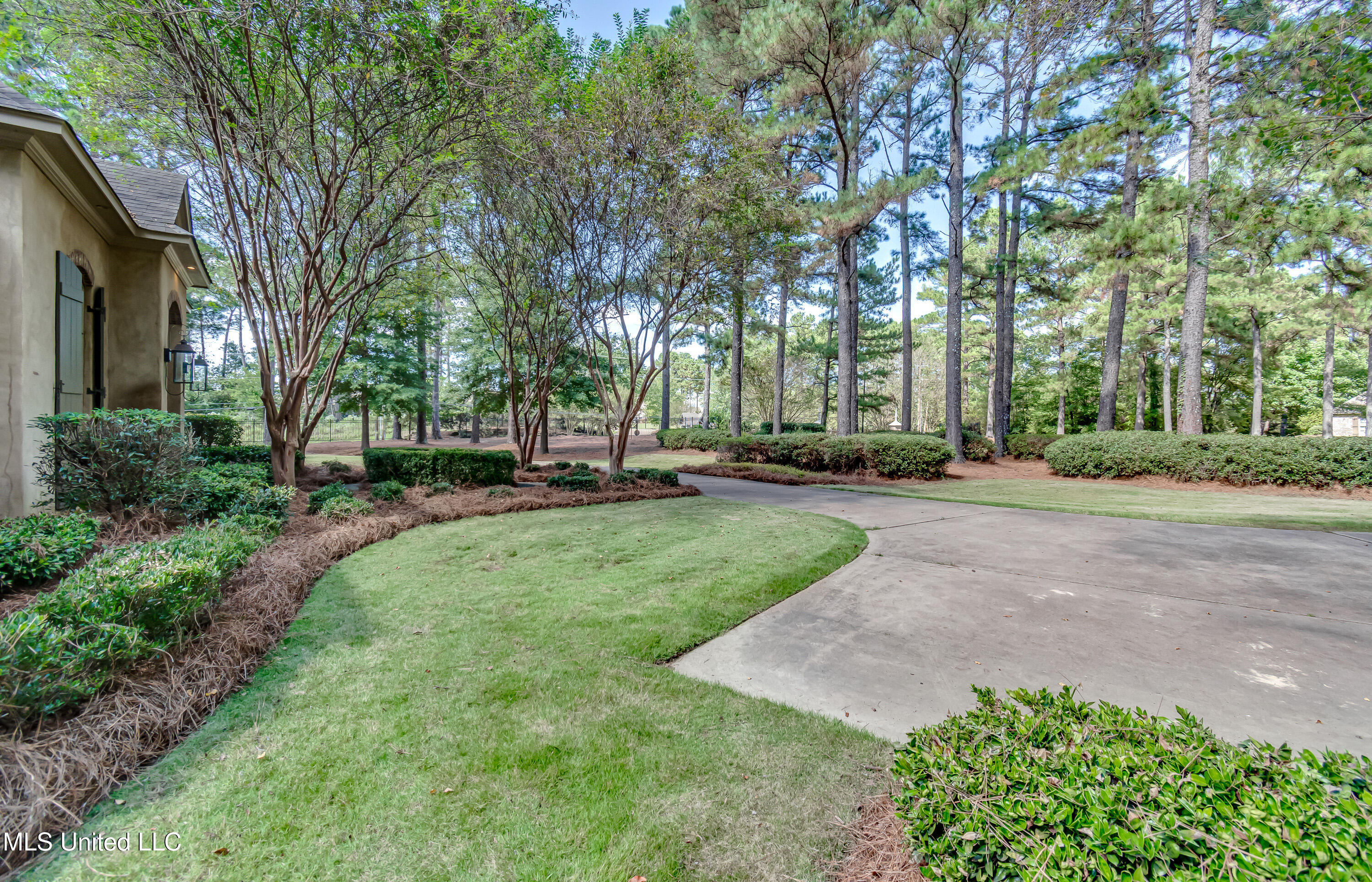 Madison, Mississippi 39110, United States, 5 Bedrooms Bedrooms, ,6 BathroomsBathrooms,Residential,Active,218412