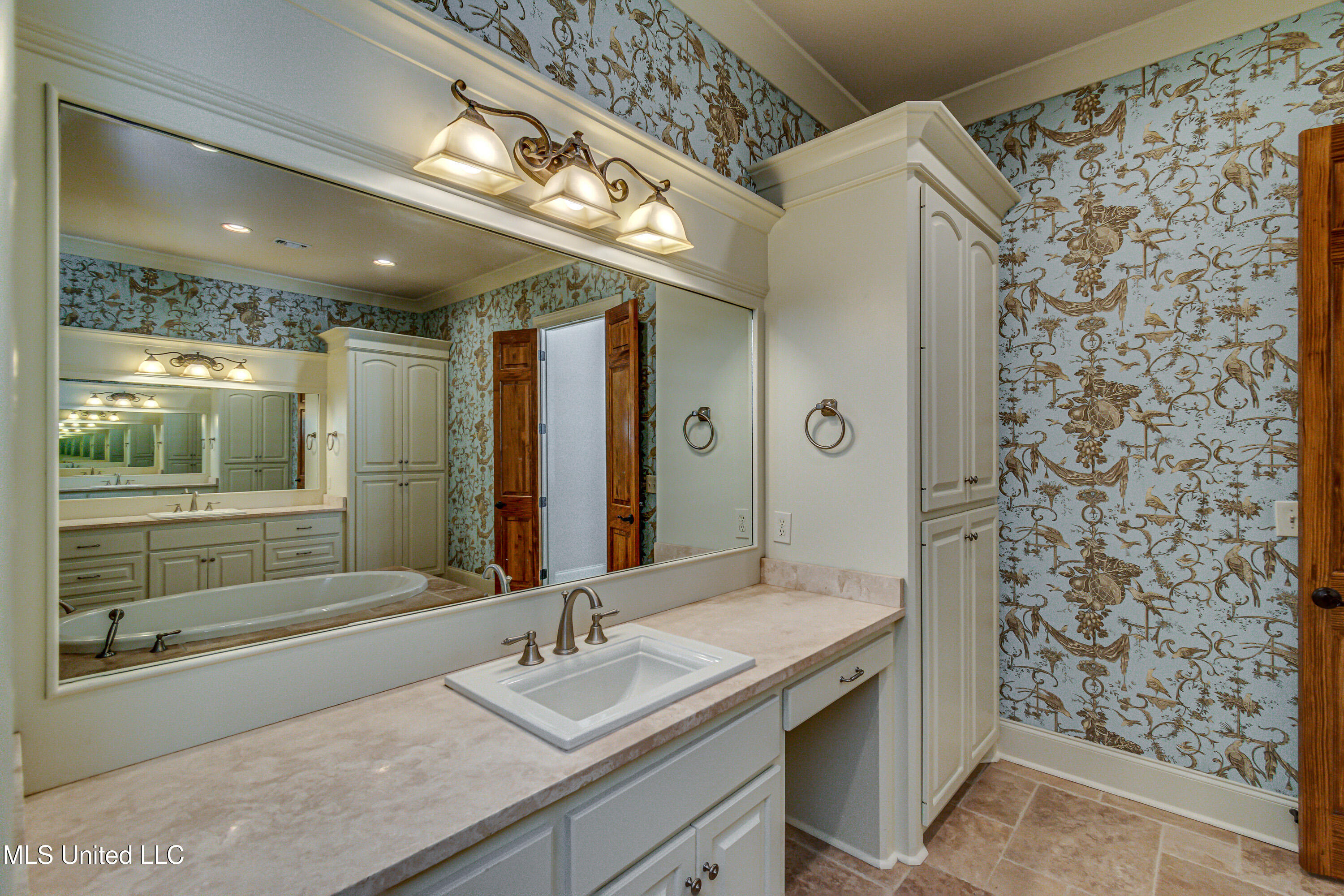 Madison, Mississippi 39110, United States, 5 Bedrooms Bedrooms, ,6 BathroomsBathrooms,Residential,Active,218412